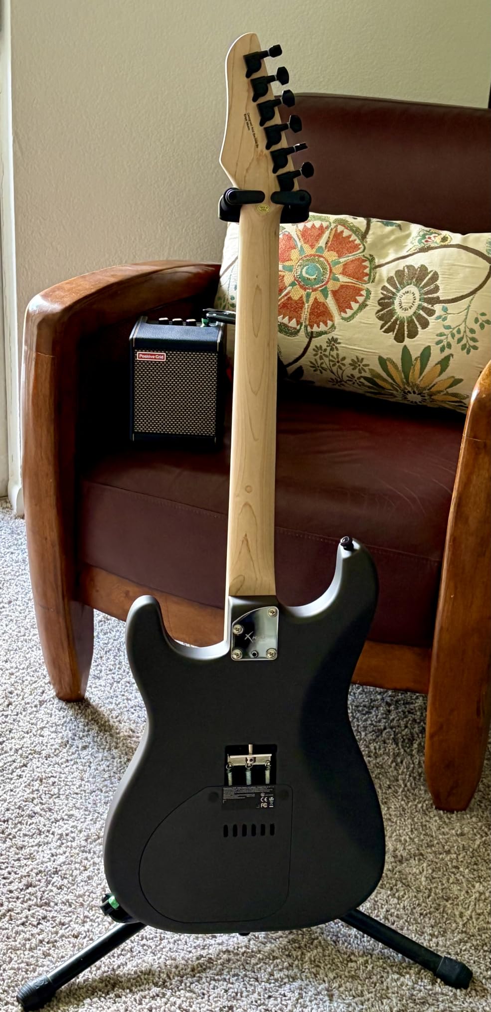 Enya XMARI Smart Electric Guitar with Built-in DSP Effects, 4 Presets, USB-C OTG Recording, Headphone Output, Custom Ceramic Pickups, Carbon Fiber Body, with Gig Bag, Strap, Cable & Picks customer photo 2