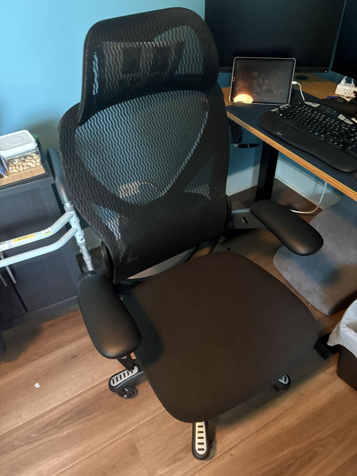 GABRYLLY Ergonomic Office Chair, Big and Tall Mesh Chair with Adjustable Lumbar Support, 5D Arms & Wide Seat, 135 Degree Recline Home Desk Computer Chairs for Work Gaming, Heavy Duty, 400LBS - Black customer photo 2