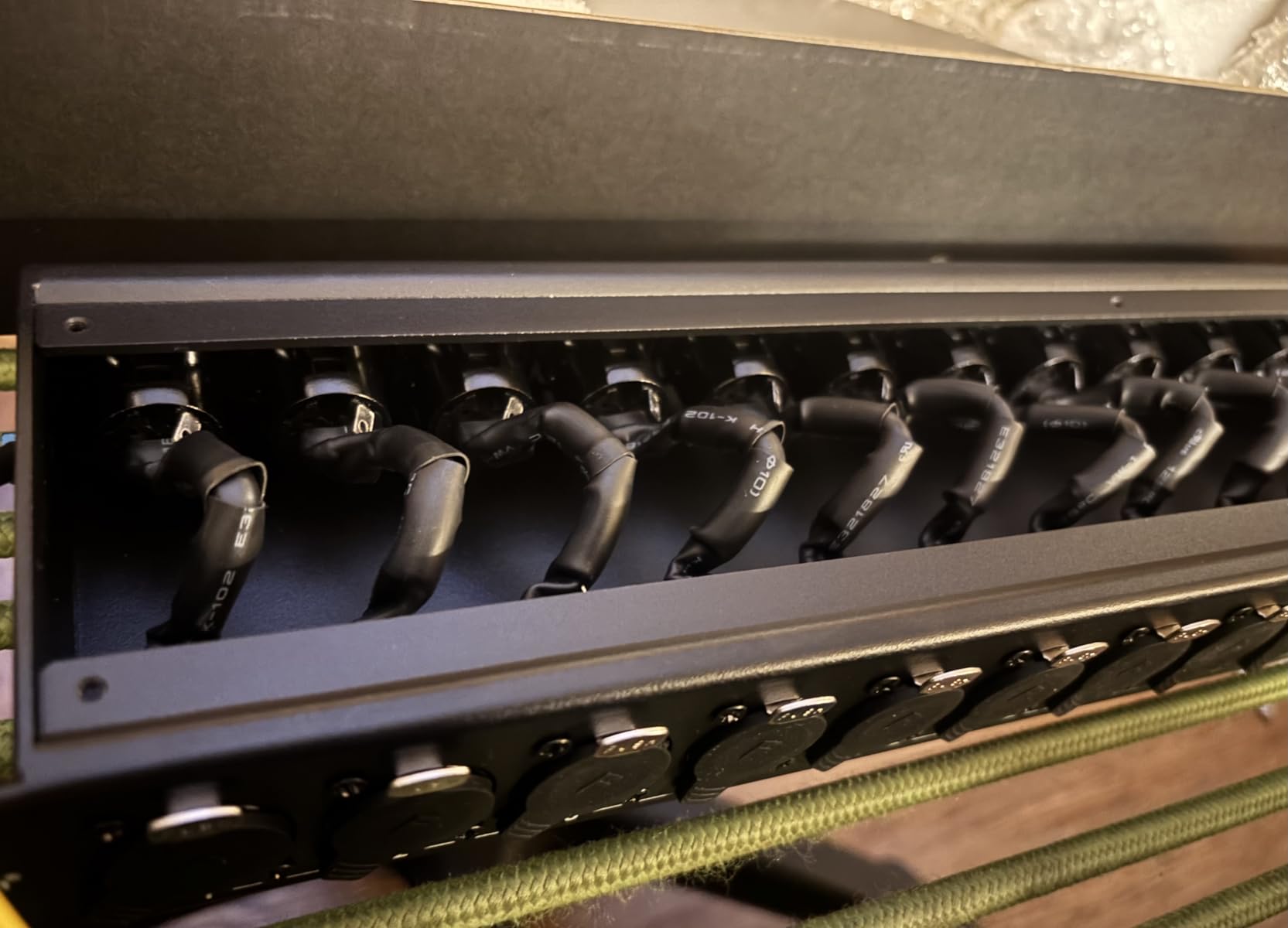 DIYTECH 16 Port XLR Patchbay - Balanced Patch Bay Audio Snake Panel with Reversible XLR Connectors, Metal Rack-Mount Chassis customer photo 1