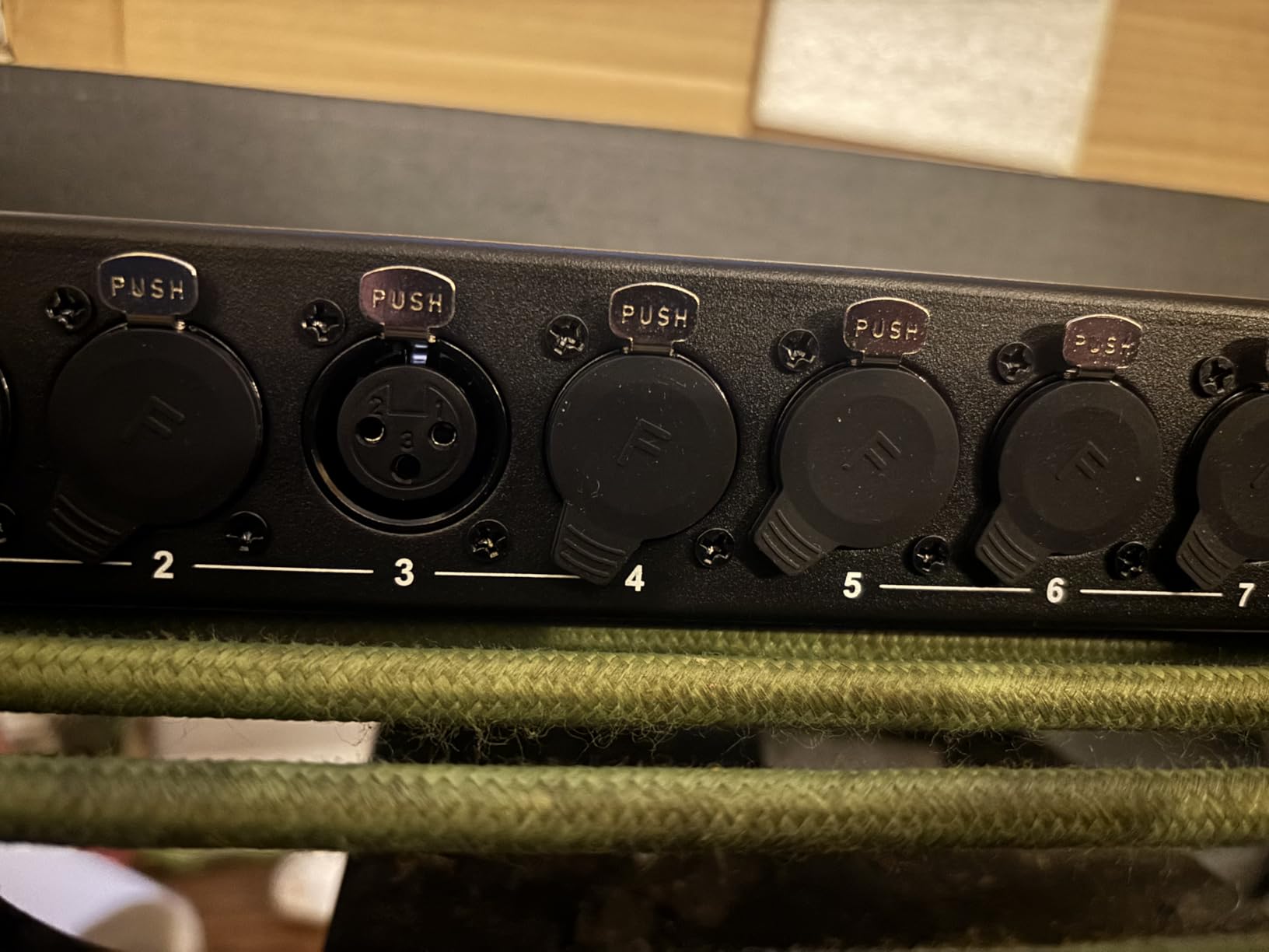 DIYTECH 16 Port XLR Patchbay - Balanced Patch Bay Audio Snake Panel with Reversible XLR Connectors, Metal Rack-Mount Chassis customer photo 2