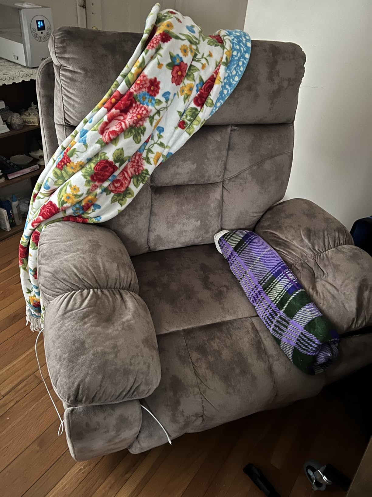 CANMOV Large Power Lift Recliner Chair with Massage and Heat for Elderly Big and Tall People, Overstuffed Wide Recliners with 2 Cup Holders, Side Pocket and USB Port, Dark Brown customer photo 1