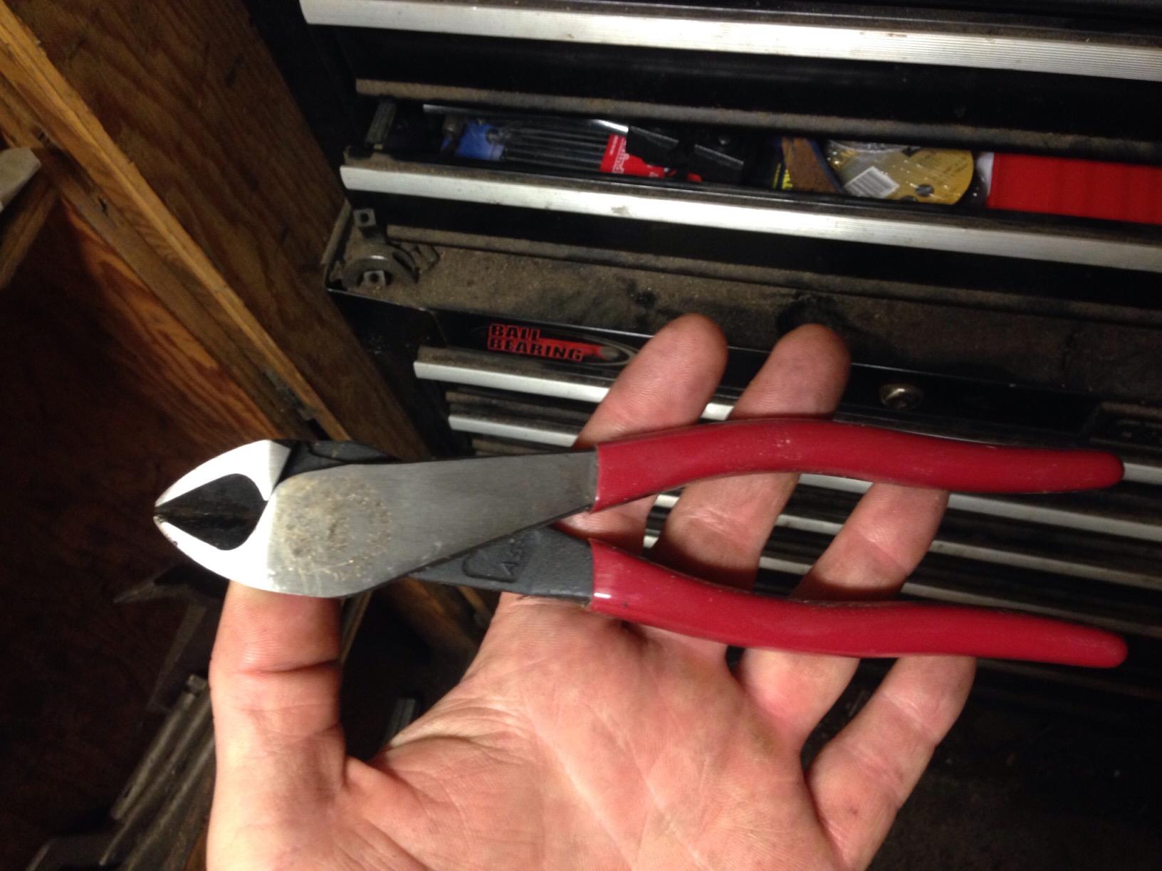 Klein Tools D228-8 Pliers, Diagonal Cutting Pliers with Short Jaw and Beveled Knives, High-Leverage Color-Coded Wire Cutters, 8-Inch customer photo 2