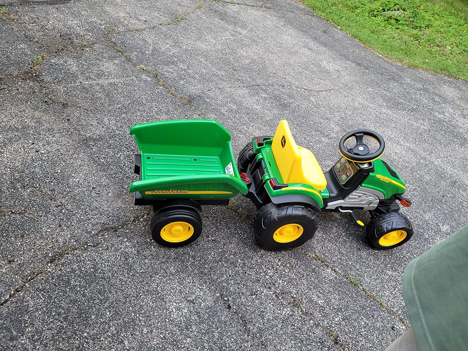 Peg Perego John Deere Farm Tractor and Trailer Pedal Tractor, Green customer photo 1