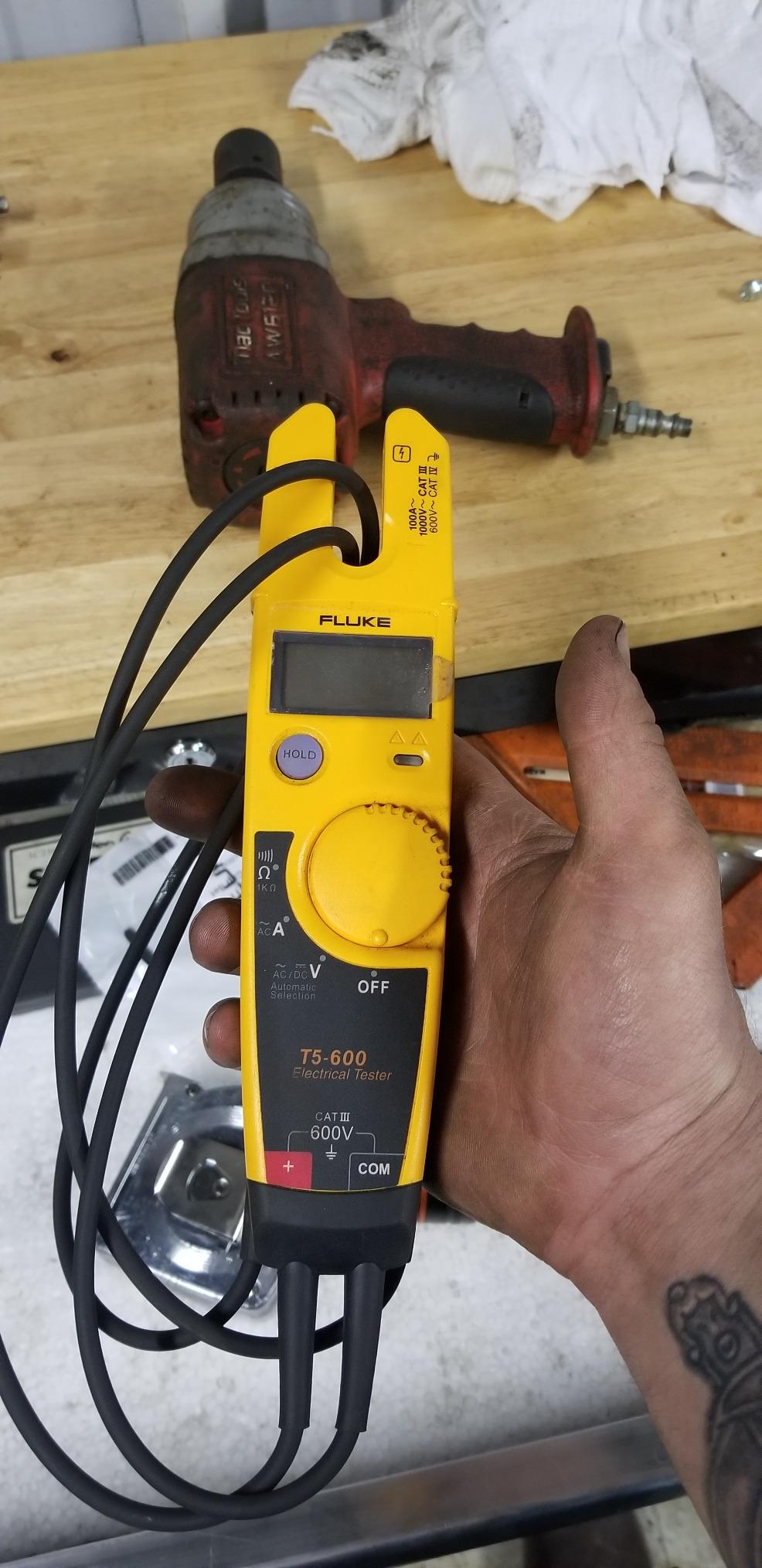 Fluke T5-600 Electrical Voltage, Continuity and Current Tester, Measures AC Current Up to 100 A Without Contact, Automatically Select AC/DC for Tests, Includes Detachable SlimReach Probe Tip customer photo 2