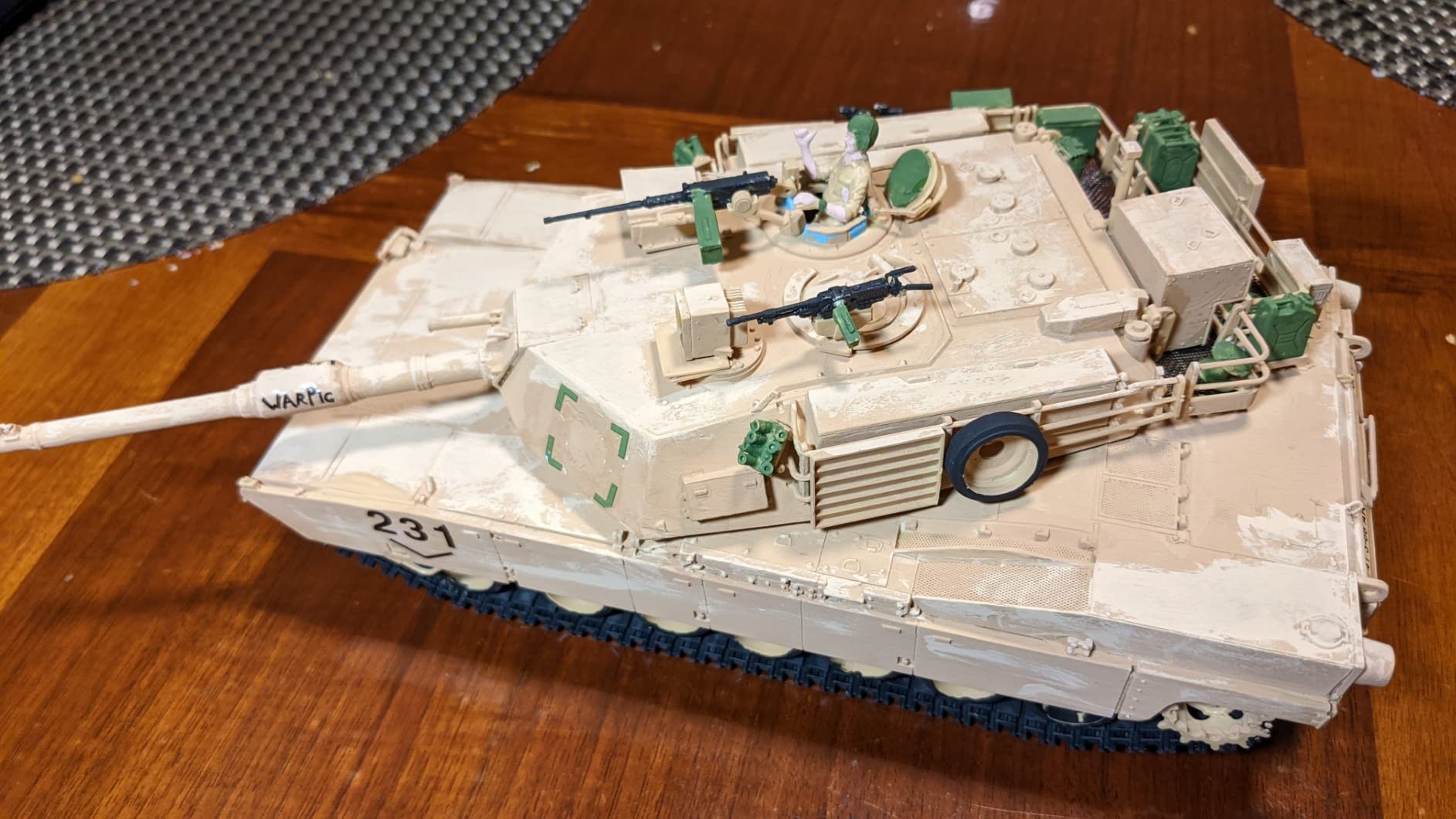 Academy M1A1-ABRAMS Iraq 2003 customer photo 2