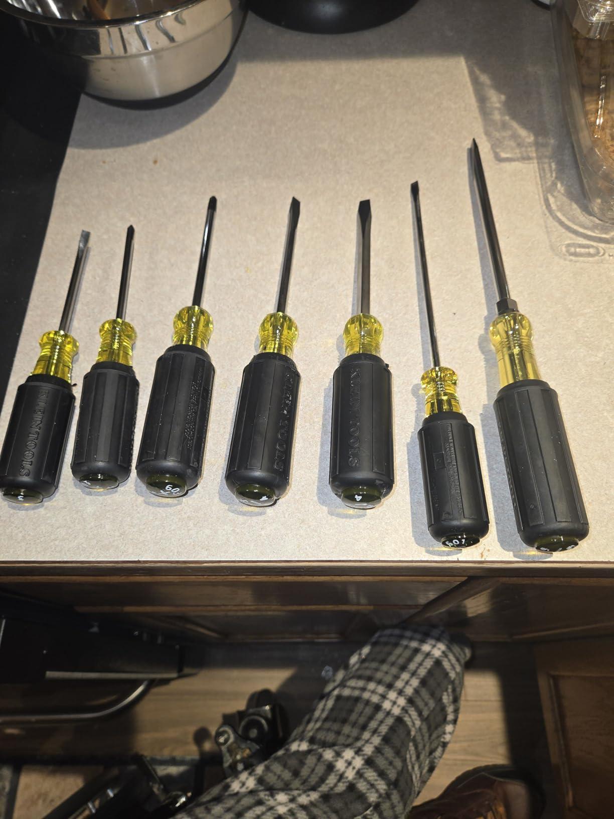 Klein Tools 85076 Screwdriver Set, Made in USA, Slotted and Phillips Screwdrivers with Non-Slip Cushion-Grip Handles and Tip-Ident, 7-Piece customer photo 1