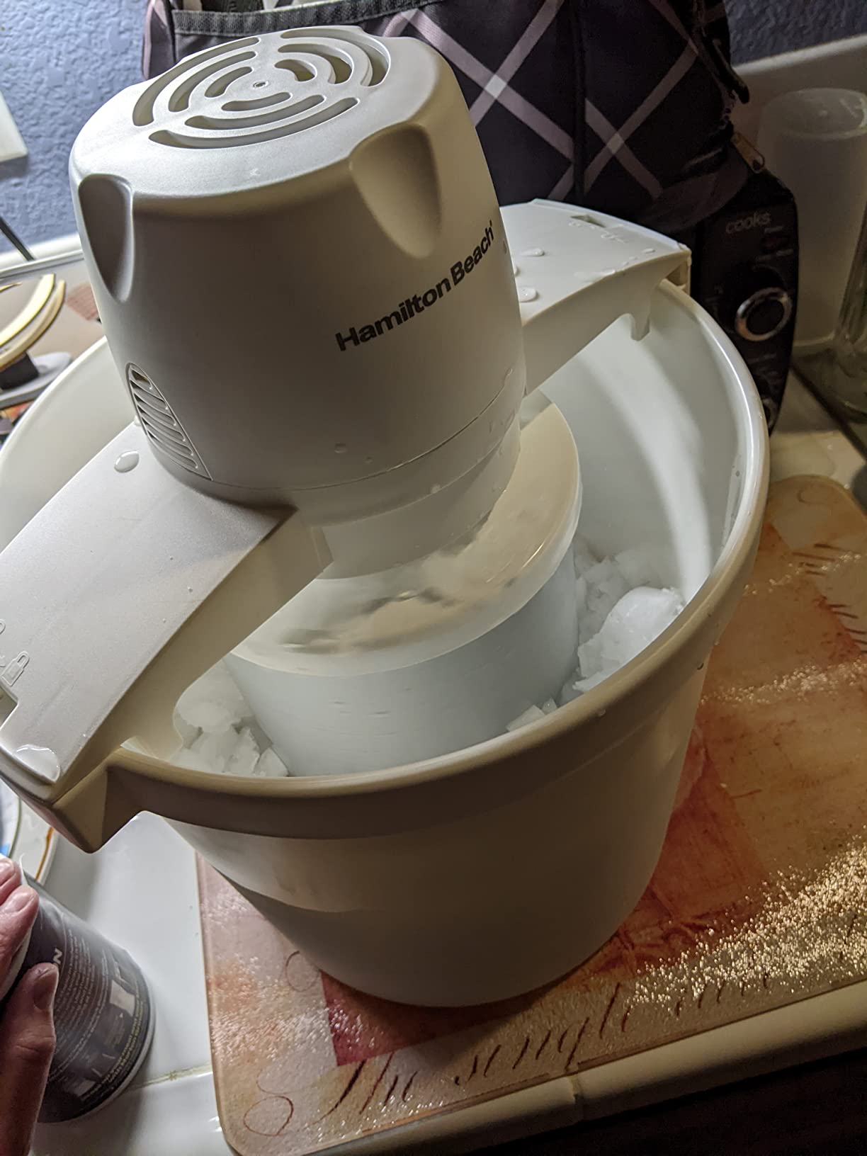 Hamilton Beach Automatic Electric Ice Cream Maker & Frozen Yogurt Machine | 4 Quart | Makes A Variety Of Treats Including Sorbet, Sherbet, Gelato, Custard |Simple & Customizable | White | 68330N customer photo 2