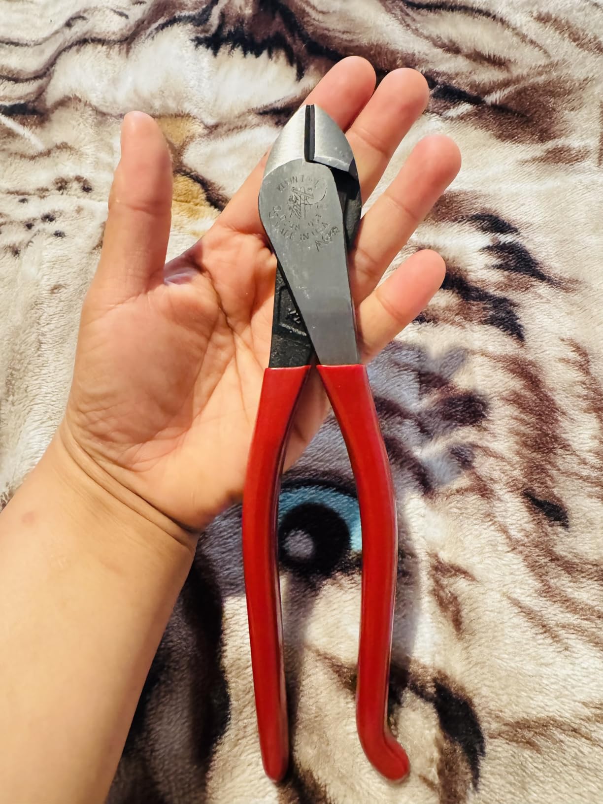 Klein Tools D248-9ST Diagonal Cutting Pliers, Made in USA, Ironworker's Diagonal Cutters with High Leverage Design, Works as Rebar Cutter and Rebar Bender, 9-Inch customer photo 1