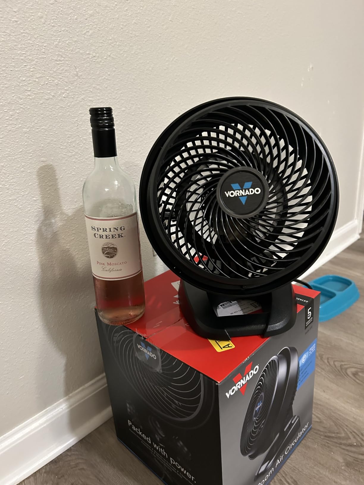 Vornado 530 Compact Air Circulator Fan, 3-Speed Manual Control, Adjustable Tilt, Whole Room Cooling, Black Floor Fan for Bedroom and Office, Vortex Action, 65 ft Range customer photo 2