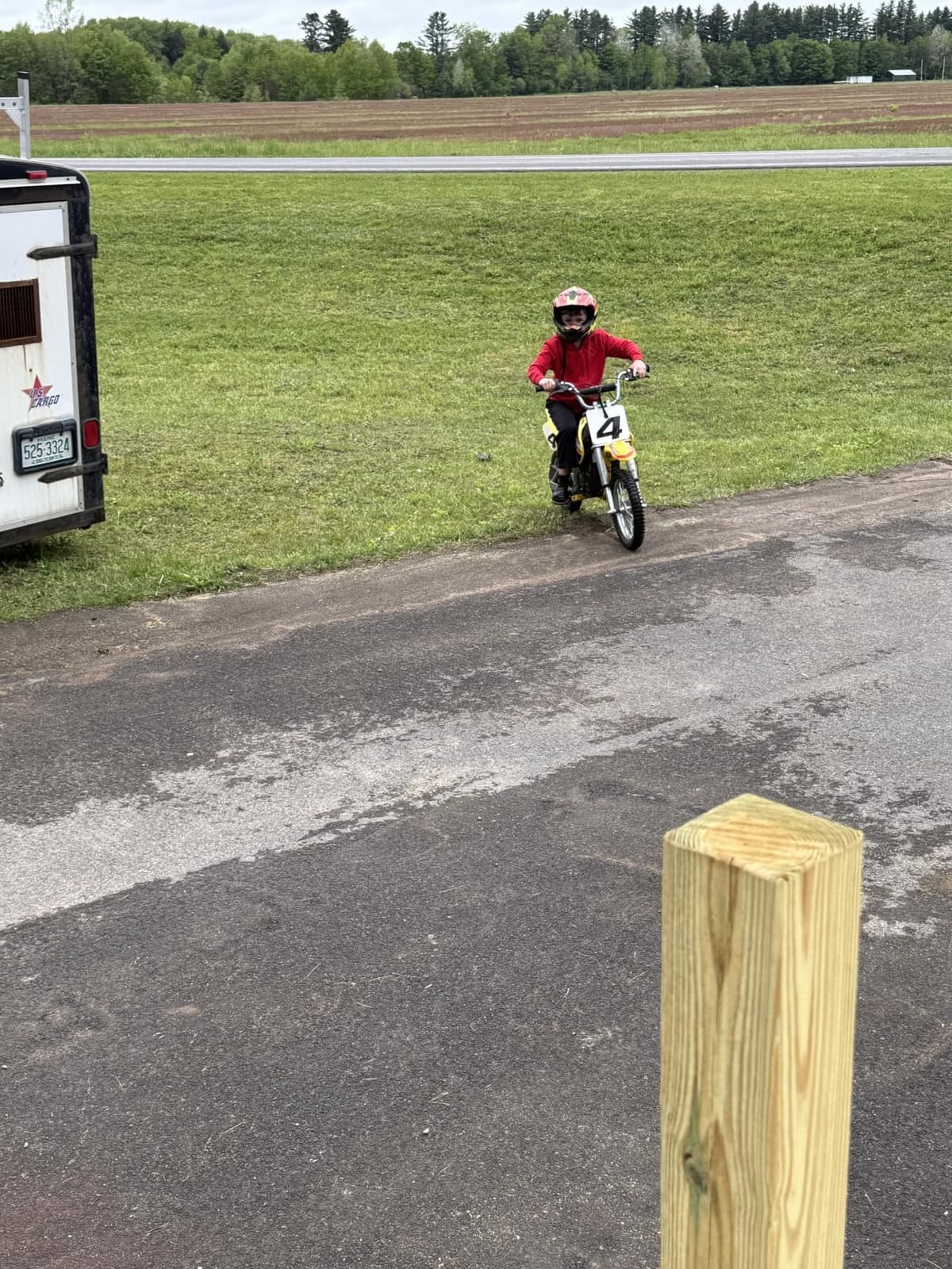 Razor MX650 Dirt Rocket Off-Road Motocross Bike - 36V Electric Ride-On, Up to 17 mph, Dual Suspension, Hand-Operated Dual Brakes, Twist Grip Throttle, Authentic Motocross Bike Geometry customer photo 2