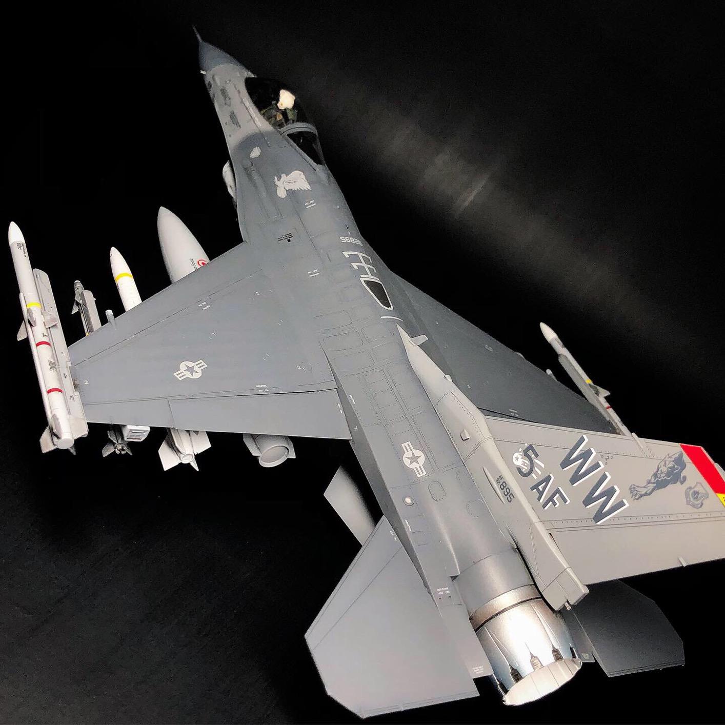 Tamiya 61098 1/48 Lockheed Martin F-16CJ Plastic Model Airplane Kit customer photo 2