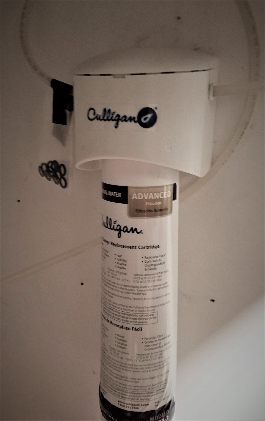 Culligan IC 3 EZ-Change Inline Icemaker and Refrigerator Filtration System with Filter, 500 Gallon, White customer photo 1