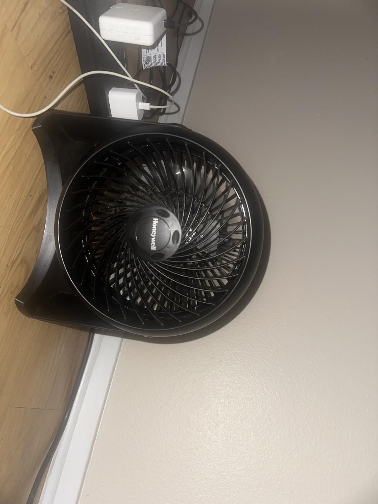 Honeywell TurboForce Air Circulator, Small Tabletop Fan, Quiet Personal Fan for Home or Office, 3 Speeds, 90 Degree Pivoting Head, Black, HT900 customer photo 1