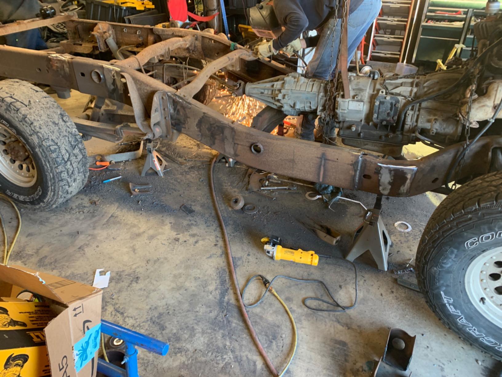 Hobart 500536 Ironman 230 MIG Welder With Wheel Kit & Cylinder Rack customer photo 2