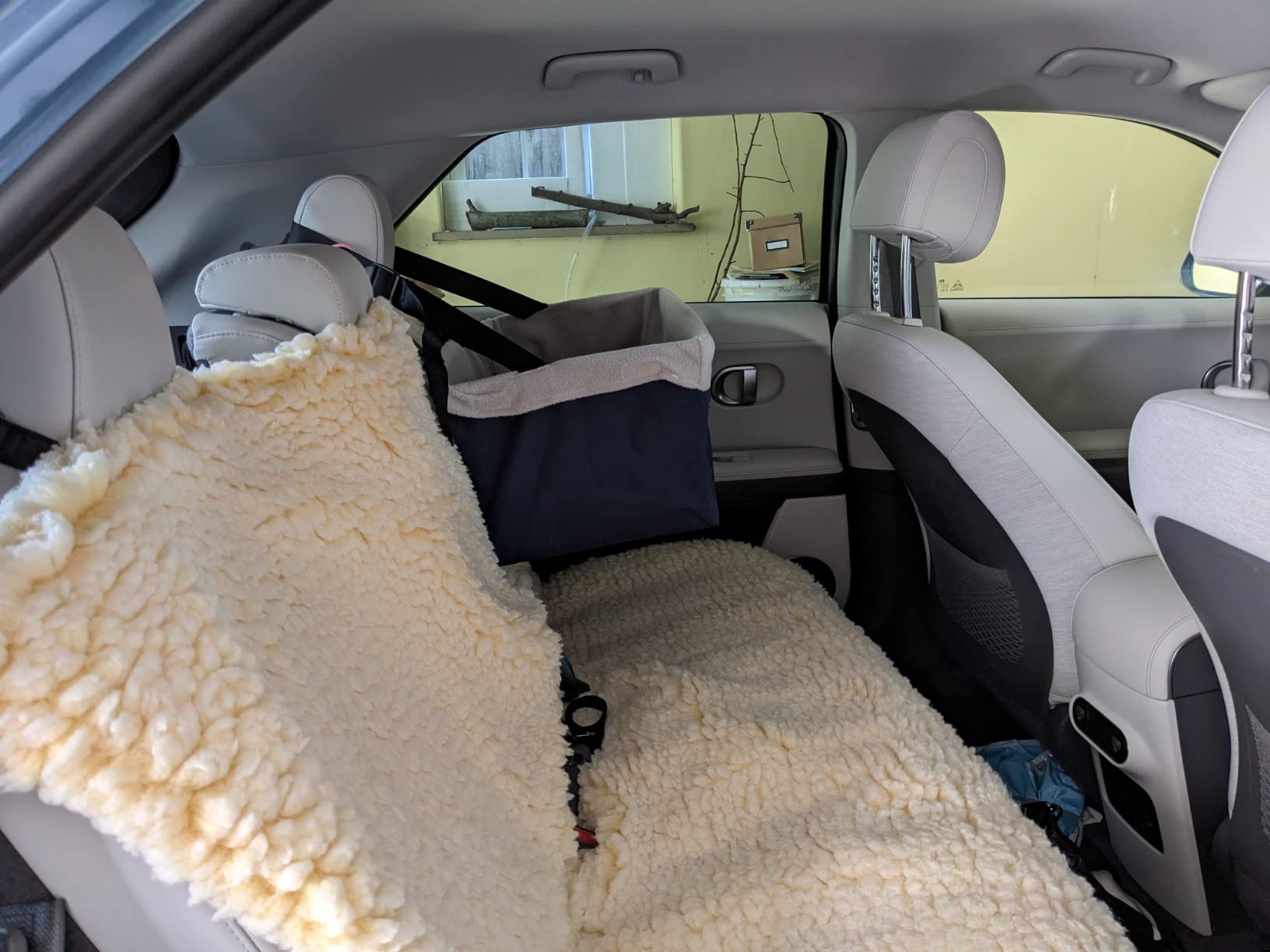 PetSafe Happy Ride Dog Booster Seat, Brown, Up to 12 lb | Raises Small Dogs to Window Height In Most Cars, Connects to Seatbelt with Safety Tether, Fleece Liner Is Machine Washable customer photo 1