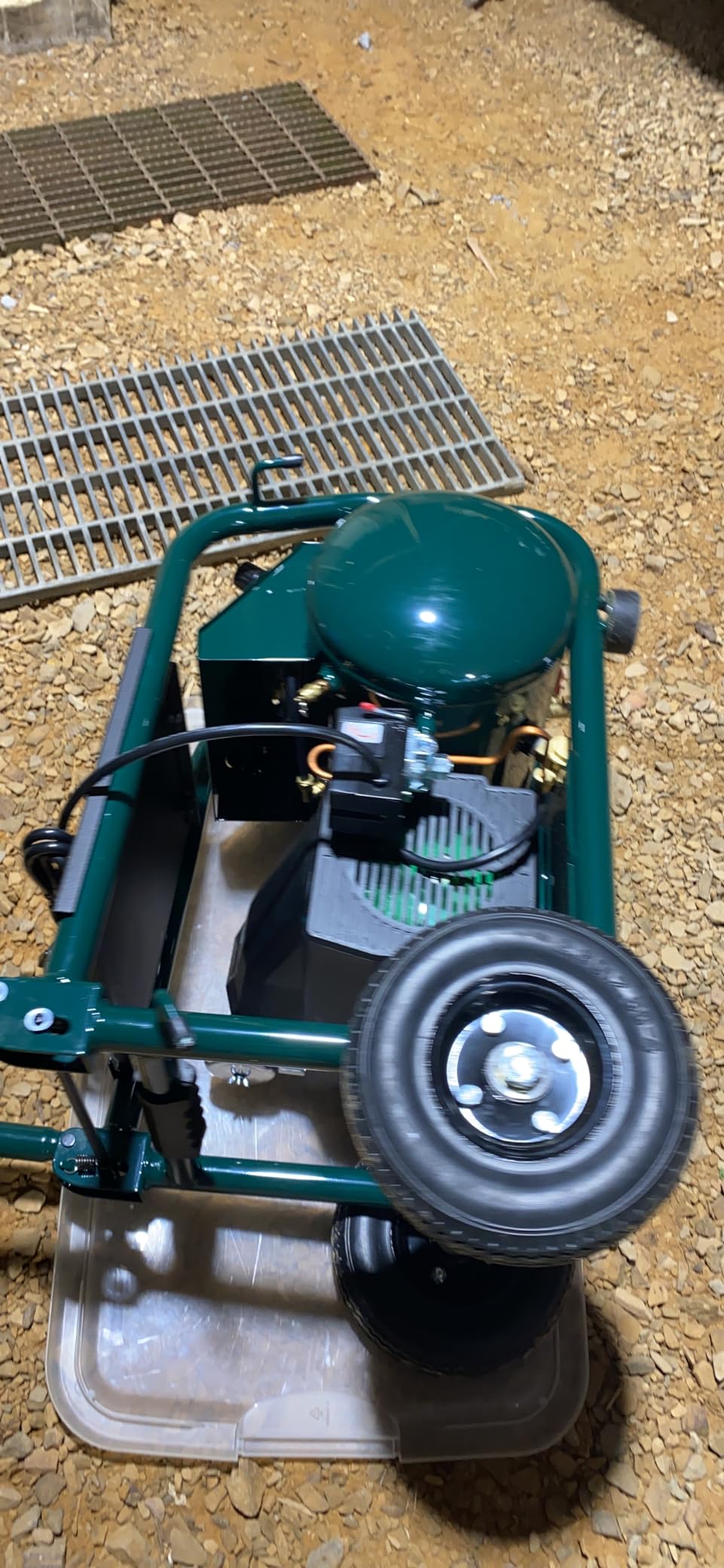 Air Compressor, 2.5 HP, 115V, 130 psi (VT25BIG) customer photo 1
