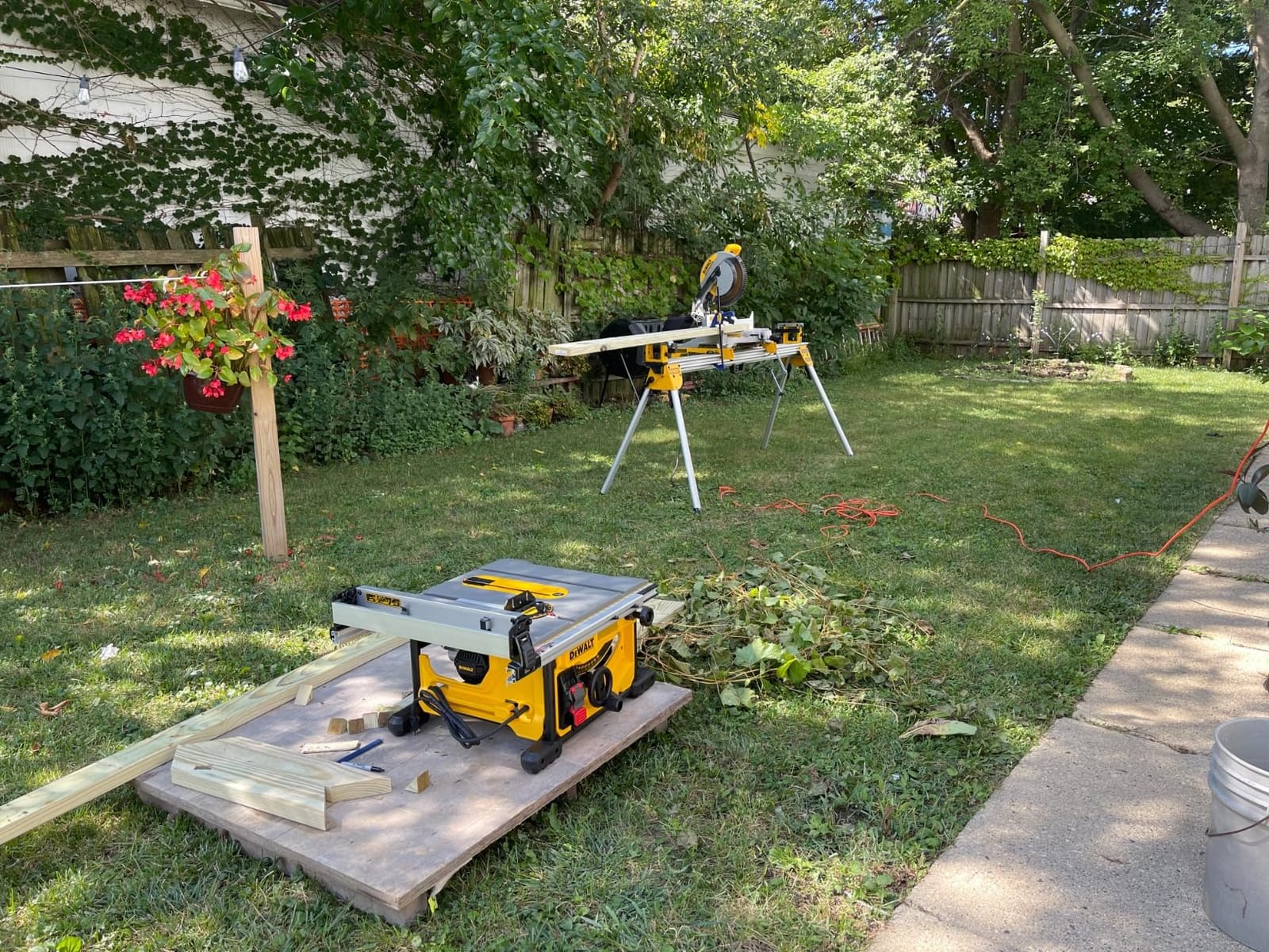 DEWALT Miter Saw Stand, Heavy Duty (DWX723) customer photo 2
