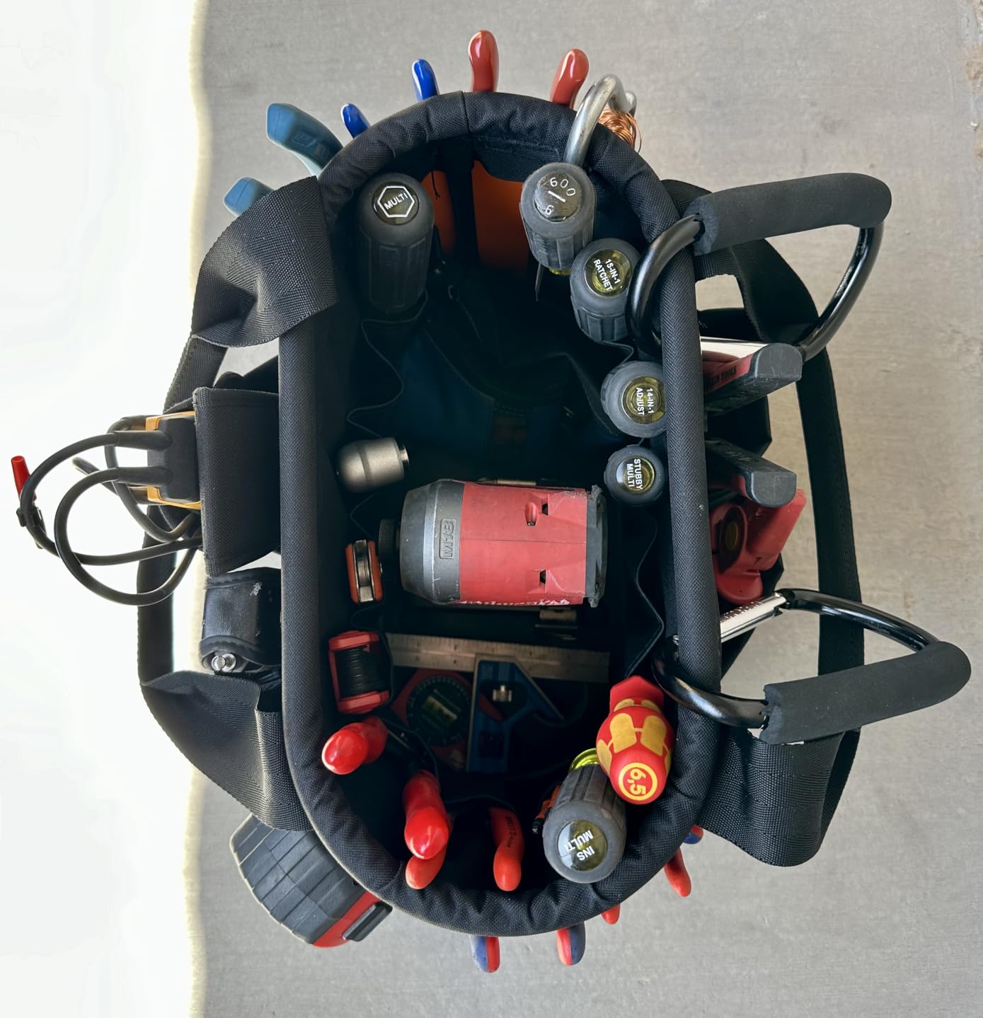 Klein Tools 5144BHB14OS Hard-Body Bucket, Aerial Oval Tool Bucket with Drain Holes, 29 Pockets customer photo 1