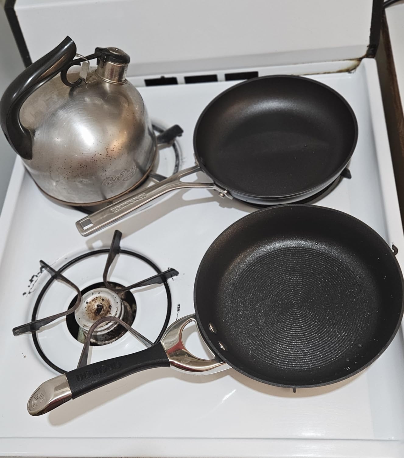 Circulon Symmetry Hard Anodized Nonstick Frying Pan, Induction Cookware | Nonstick pan, easy cleanup, dishwasher safe, oven safe to 400°F, 8.5-inch, cook eggs, hard-anodized aluminum pan, black customer photo 2
