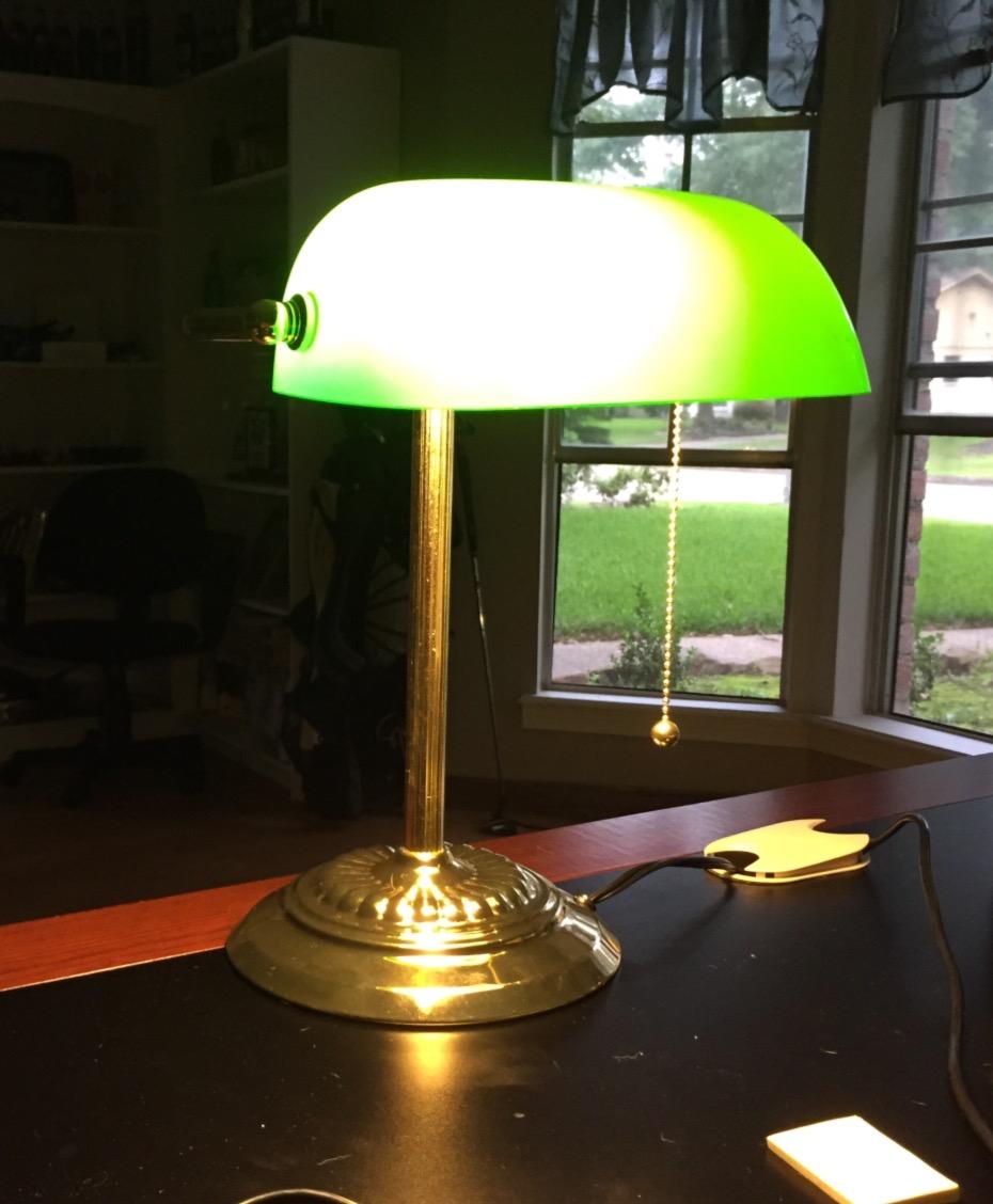 LIGHTACCENTS Traditional Banker's Desk Lamp with Green Glass Shade and Brass Base - Classic Desk Lamp with Pull Chain, Office Lighting, Vintage Style Reading Light customer photo 1