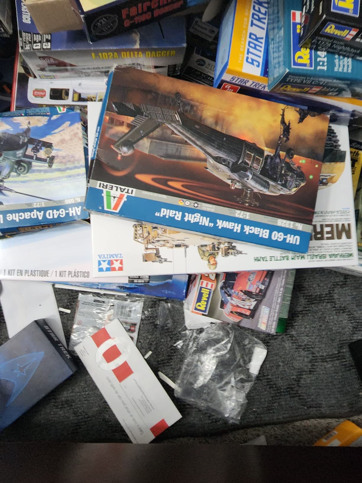 Italeri 1328S 1: 72 - UH-60/Mh-60 Black Hawk 'Night Raid' customer photo 1