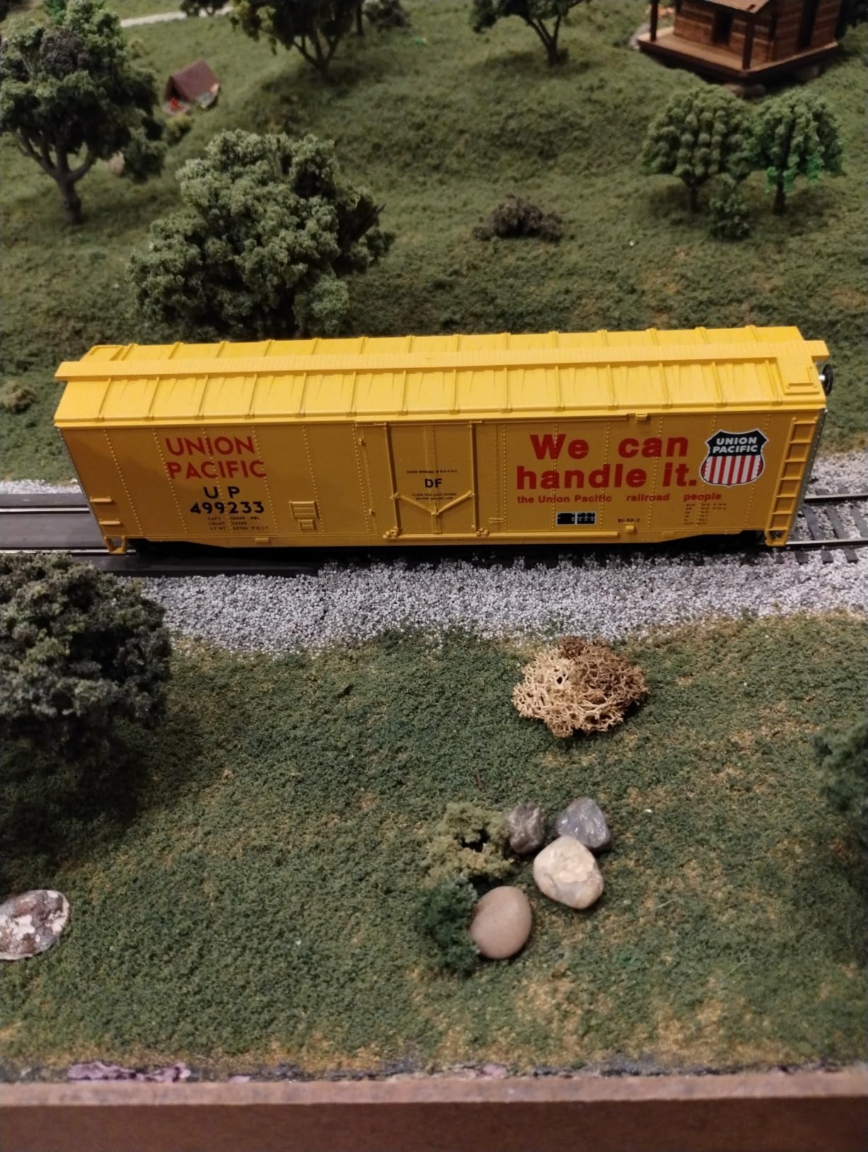 Walthers Trainline 50' Plug-Door Boxcar - Ready to Run - Union Pacific 931-1672 - HO Scale customer photo 1
