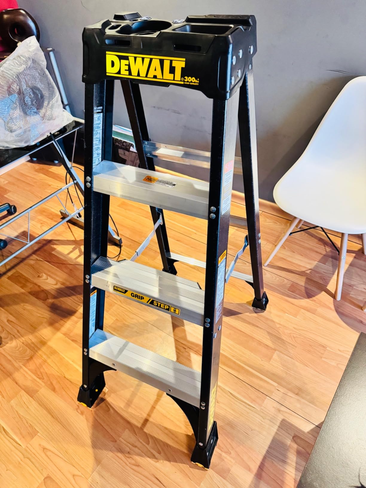 DeWalt DXL3010-06 6 ft Fiberglass Stepladder customer photo 1