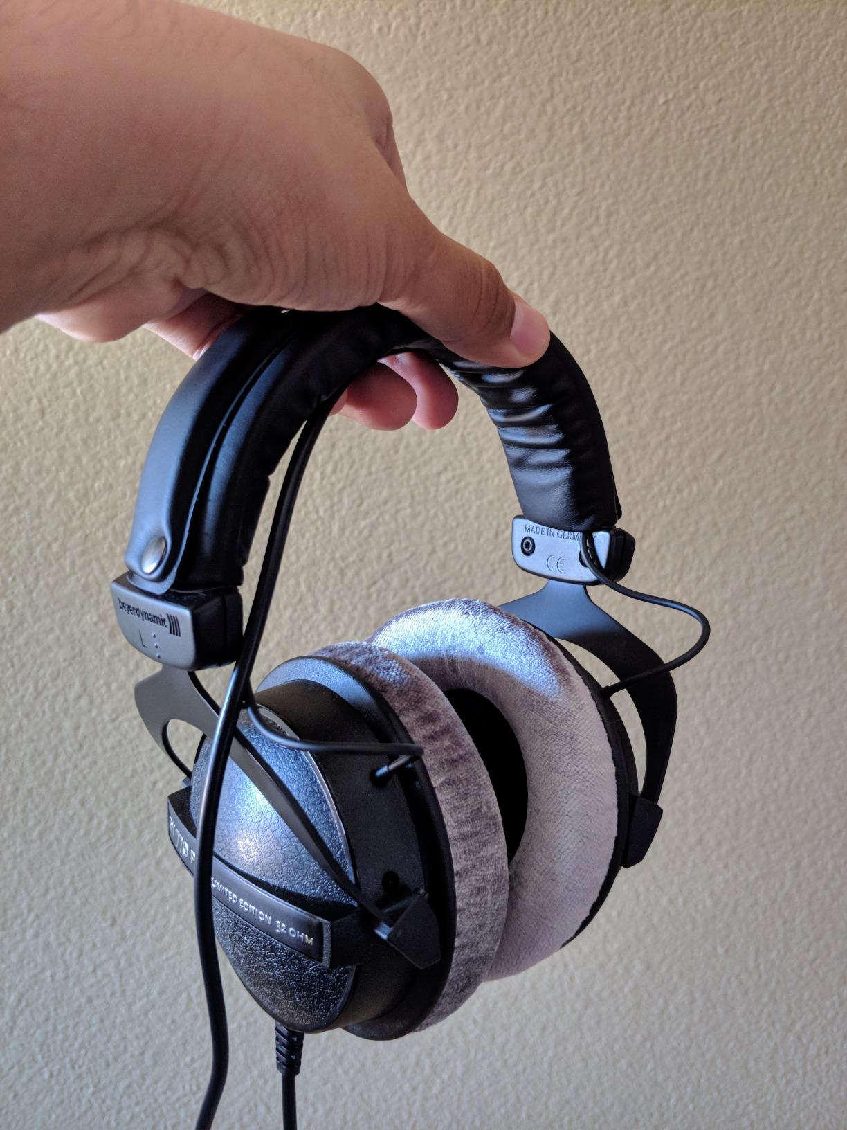DT 770 PRO, 32 Ohm, Closed Back, Over Ear, Wired Professional Studio Headphones, Mobile Recording, Monitor, Podcast, Gaming, 1.6m Straight Cable, Black with Black Leatherette Ear Pads customer photo 2