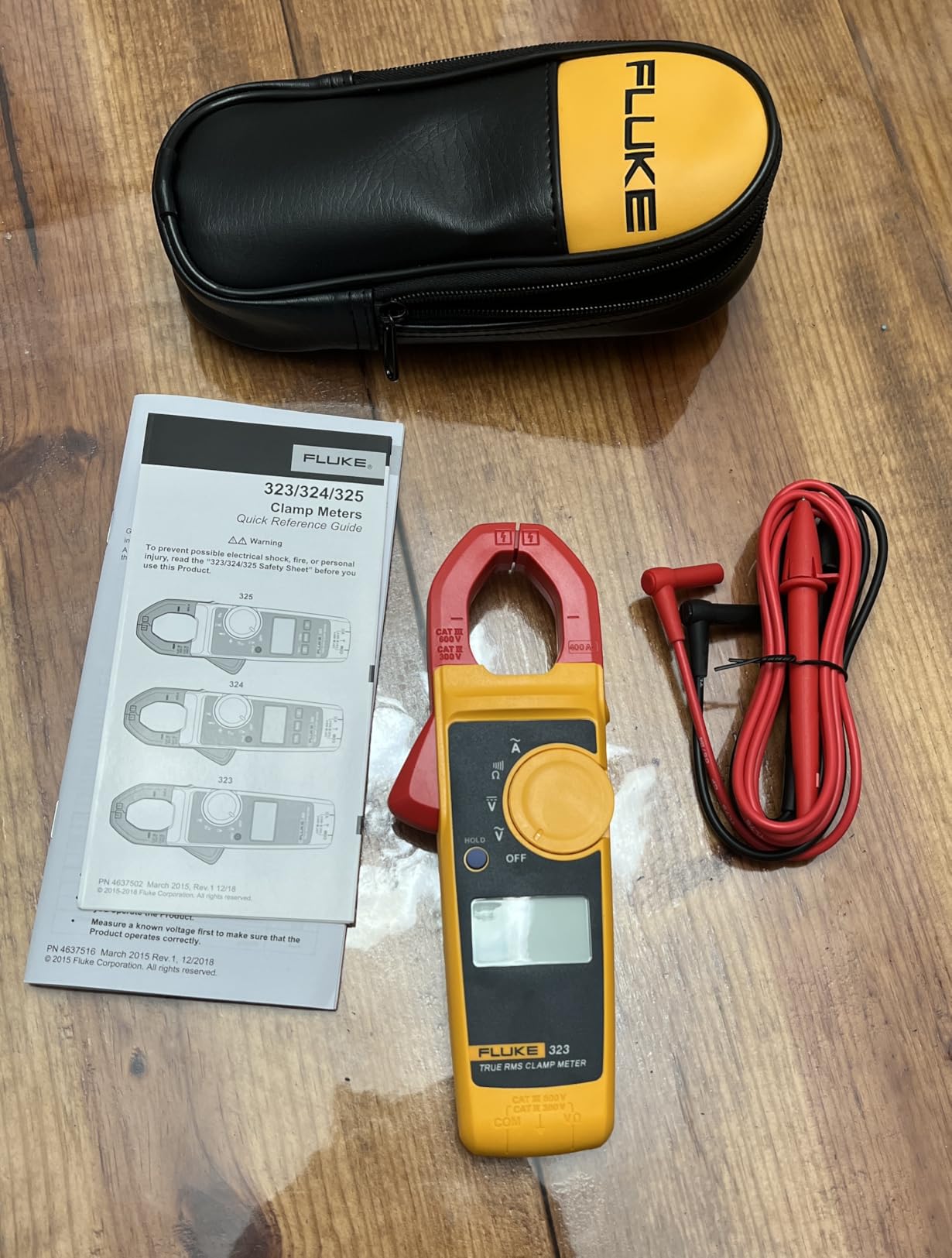 Fluke 323 Clamp Meter for Commercial/Residential Electricians, Measures AC Current to 400 A & AC/DC Voltage to 600 V, Resistance and Continuity, Includes 2 Year Warranty and Soft Carrying Case customer photo 1