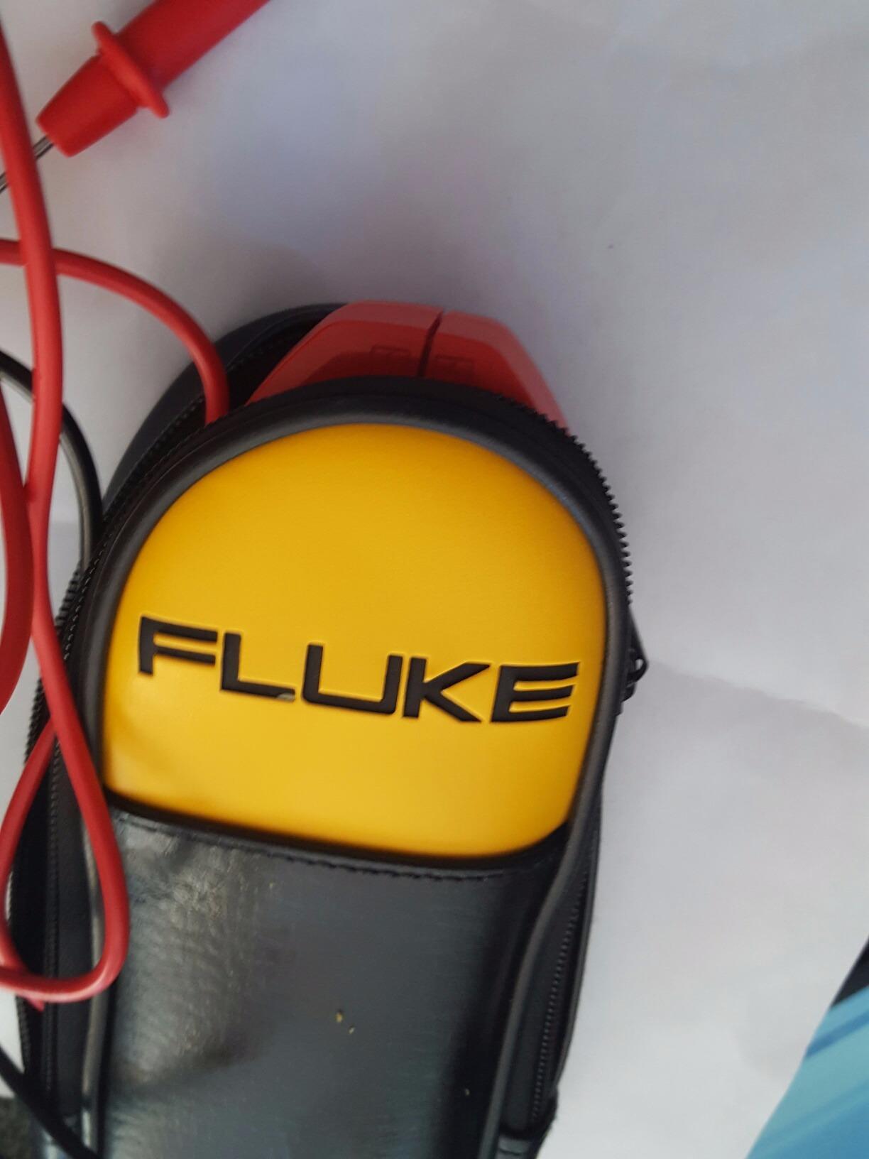 Fluke 323 Clamp Meter for Commercial/Residential Electricians, Measures AC Current to 400 A & AC/DC Voltage to 600 V, Resistance and Continuity, Includes 2 Year Warranty and Soft Carrying Case customer photo 2