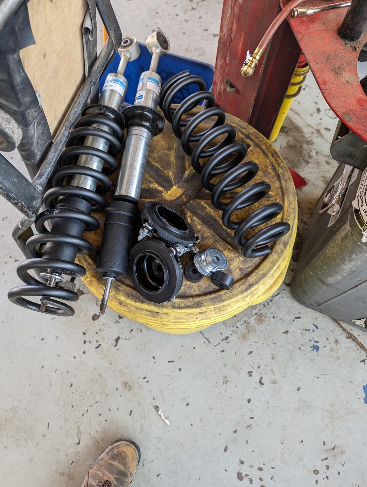 KYB SM5640 Mount Kit - OE-grade Replacement Suspension Strut Mount customer photo 2