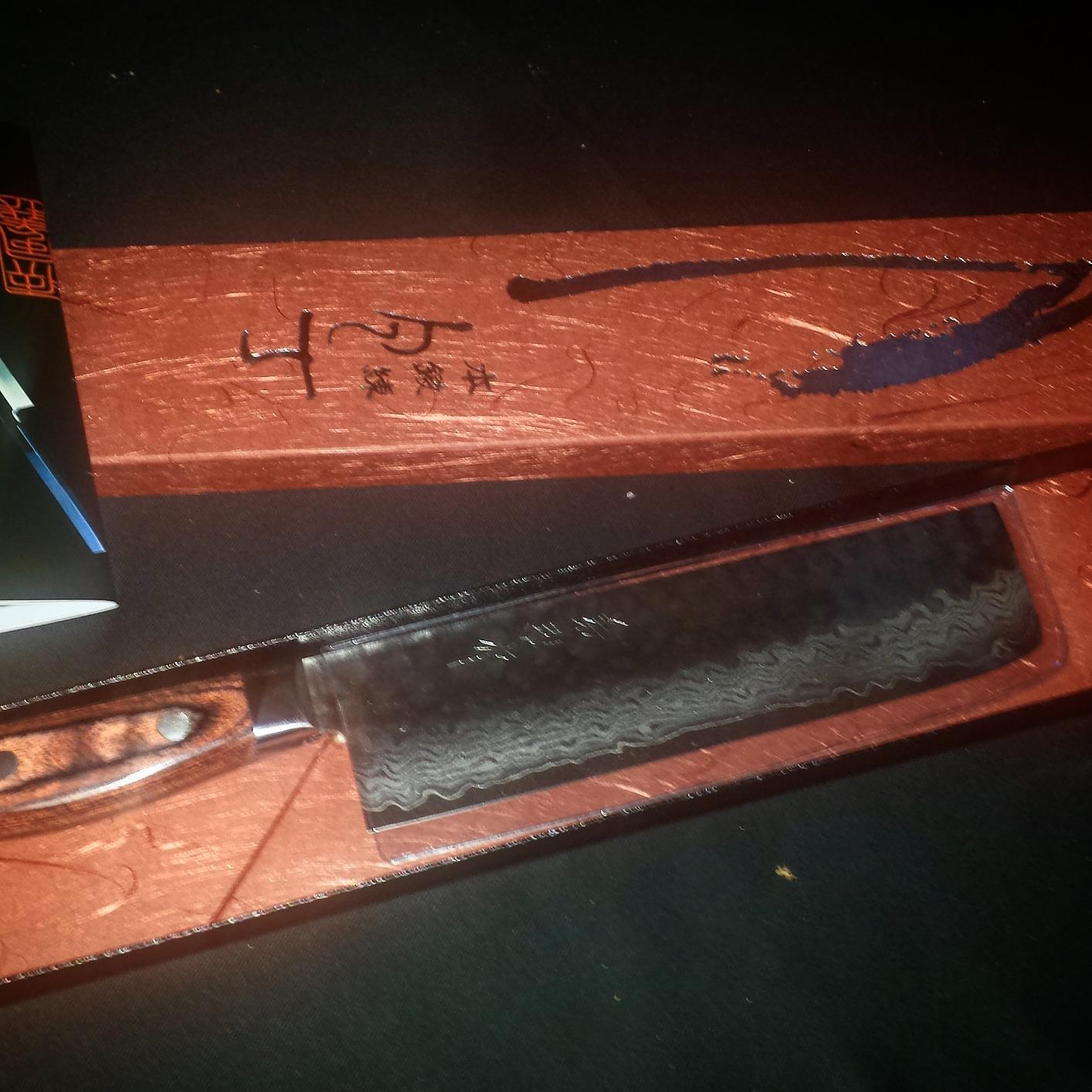 Yoshihiro VG10 16 Layer Hammered Damascus Stainless Steel Nakiri Vegetable Knife 6.5'' (165mm) customer photo 2