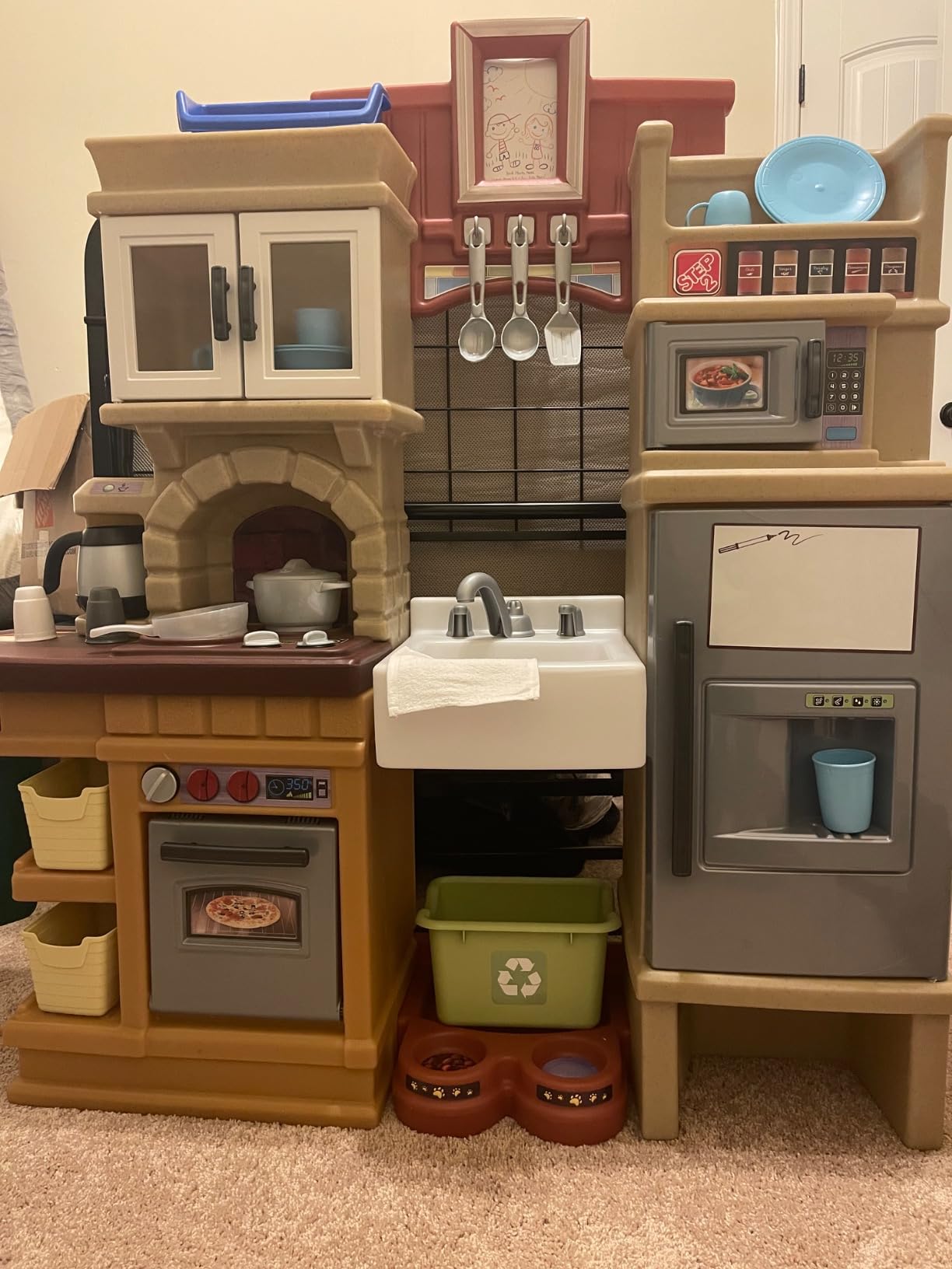 Step2 Heart of the Home Kids Kitchen Playset, Indoor/Outdoor Kitchenette, Interactive Play with Lights and Sounds, Made of Durable Plastic, Includes 40 Piece Toy Accessories, For Toddlers 2+ Years Old customer photo 2