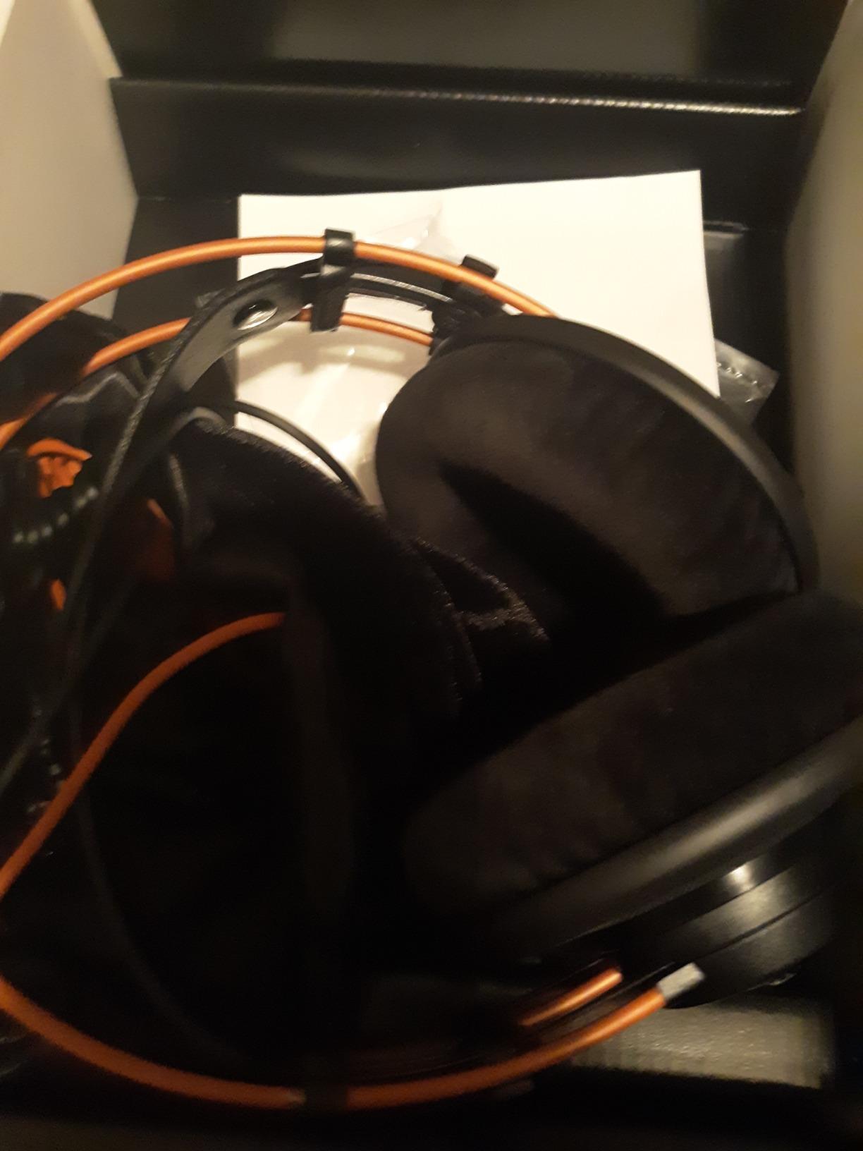 AKG Pro Audio K712 PRO, Wired, Over-Ear, Open Back, Reference Studio Headphones, Flat Wire Voice Coil, Black customer photo 1