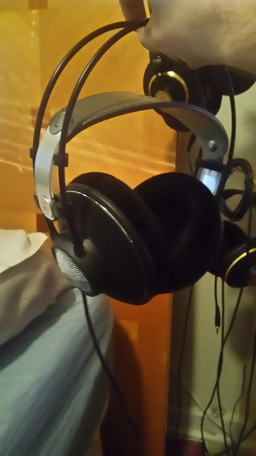 AKG Pro Audio K612 PRO Over-Ear, Open-Back, 120 Ohm, Premium Reference Studio Headphones. Wired for Professional Recording, Monitoring, hi-fi Listening. Light Weight, high Comfort. Black customer photo 2
