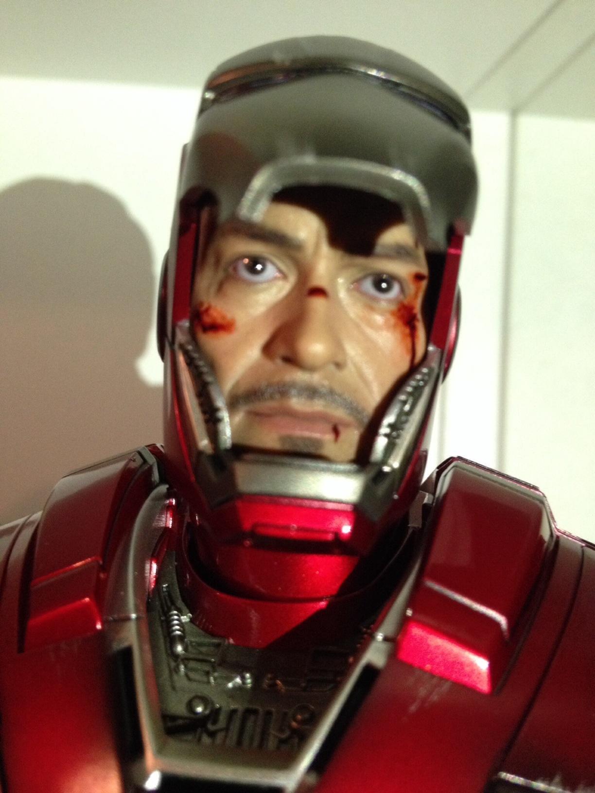 Hot Toys 1:6 Scale Iron Man MK33 Centurion Figure (Silver) customer photo 1