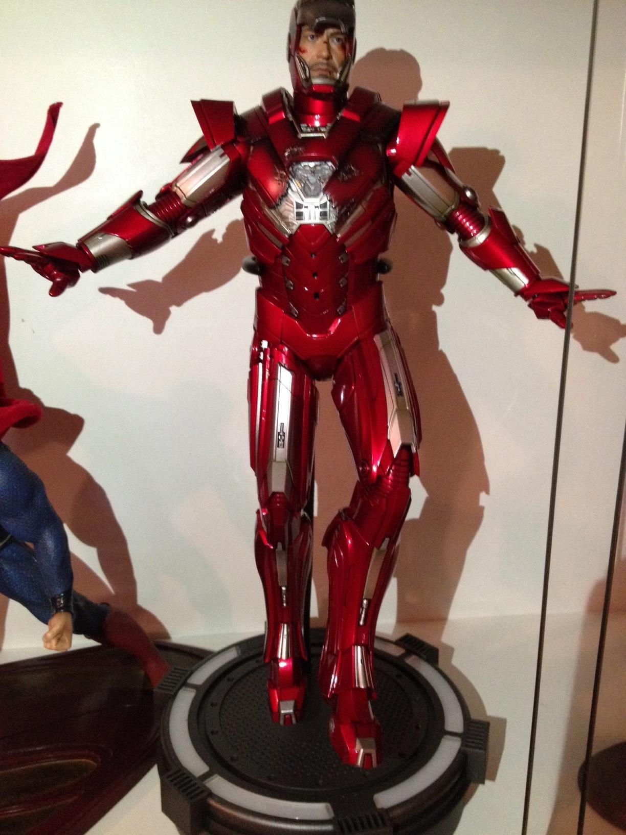 Hot Toys 1:6 Scale Iron Man MK33 Centurion Figure (Silver) customer photo 2