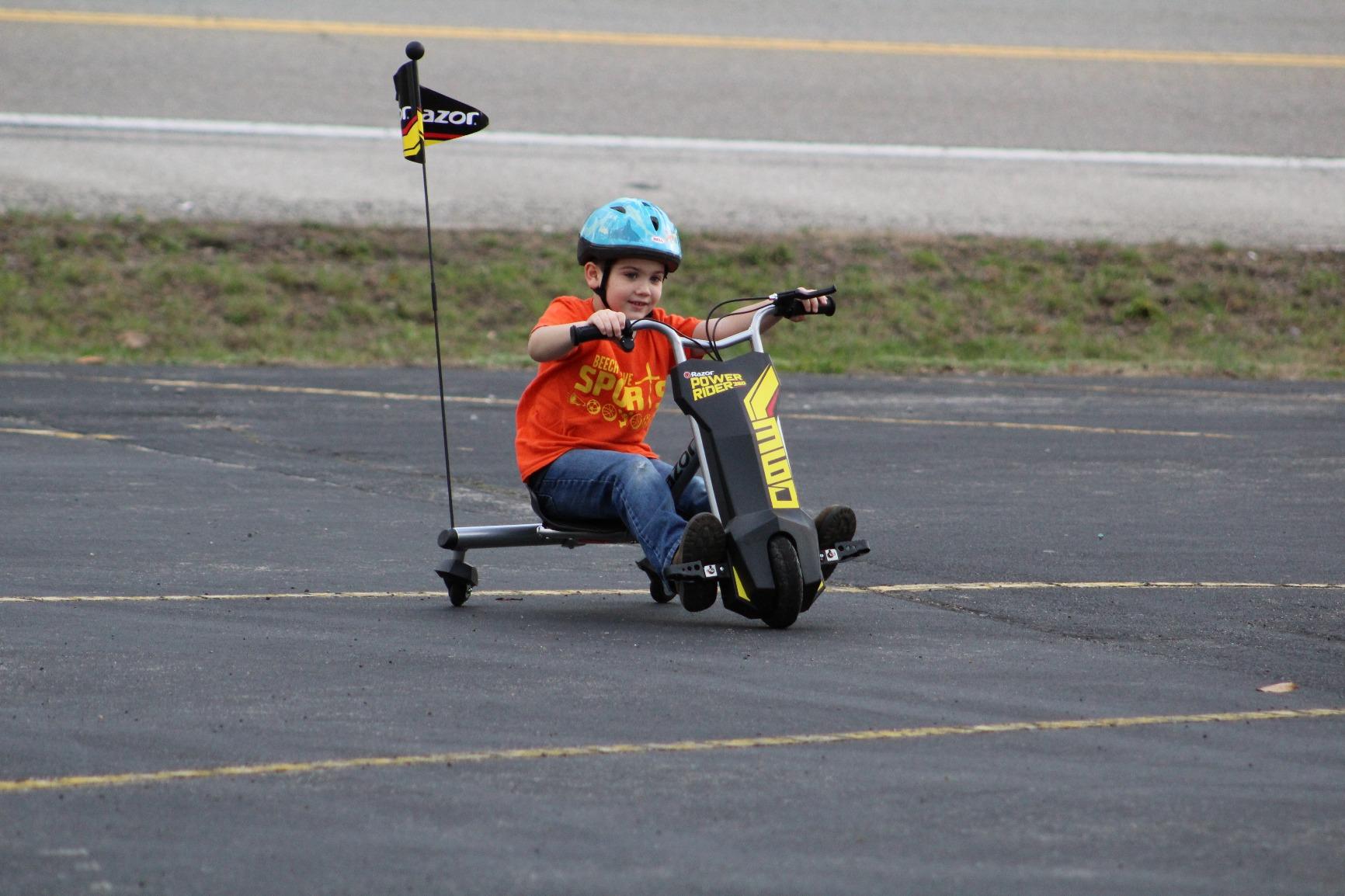 Razor Power Rider 360 9 MPH Drifting Trike Ride-On Electric Powered Tricycle, Black, Yellow customer photo 2