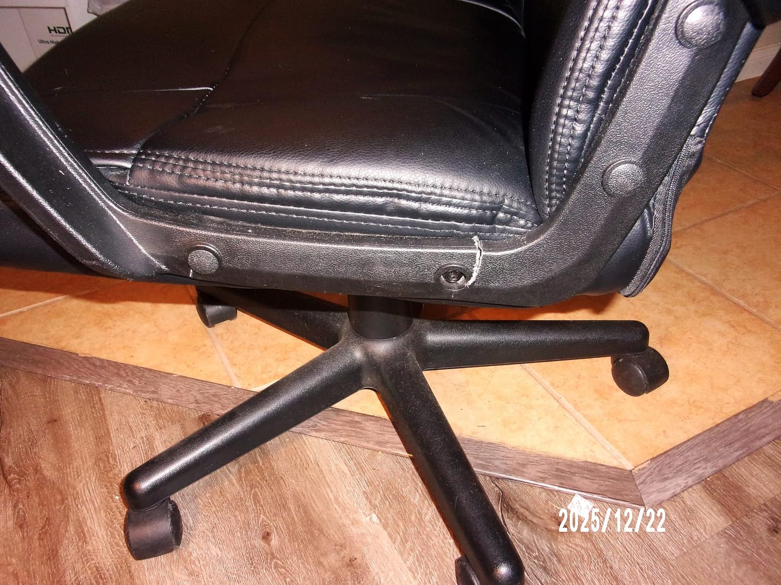 Amazon Basics Office Task Chair with Adjustable Height, 360° Swivel, Padded Armrests, Mid-Back, Rolling, 275 Pound Capacity, 24.2
