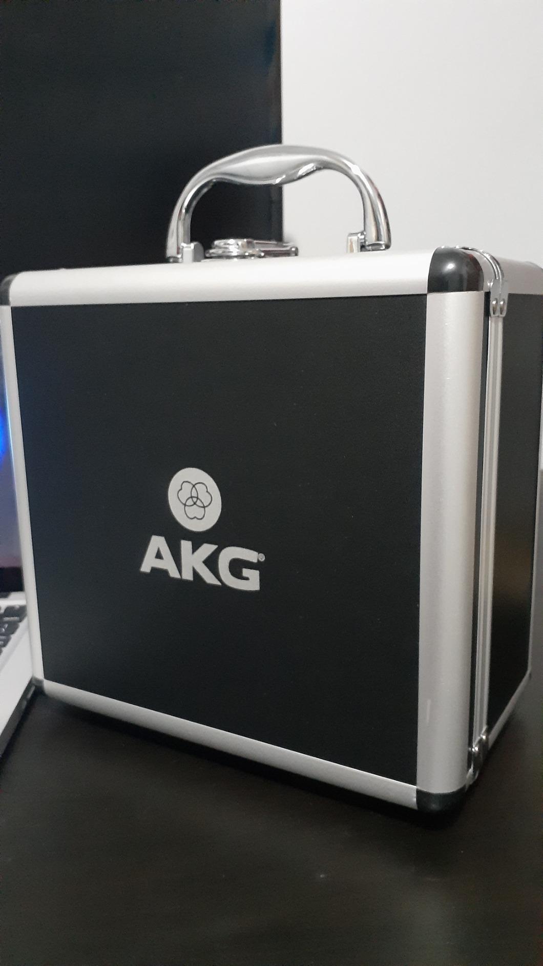 AKG Pro Audio P220 High-Performance Condenser Microphone, Great for Vocals, Guitar, Brass, and General Recording. XLR Wired Mic, for Studio or Stage. Black customer photo 1