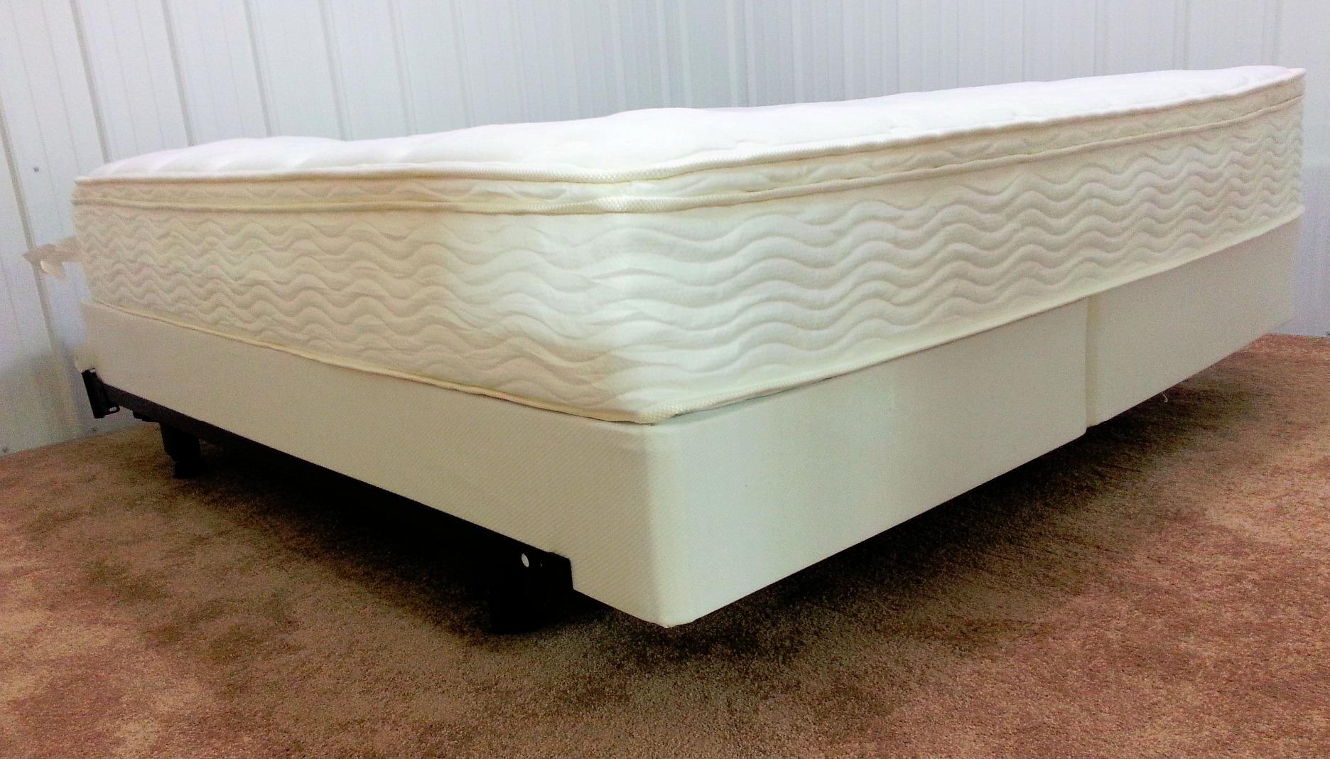 ZINUS 9 Inch No Assembly Metal Box Spring, Cool Mattress Foundation, Sturdy Metal Structure, Split King, White customer photo 2