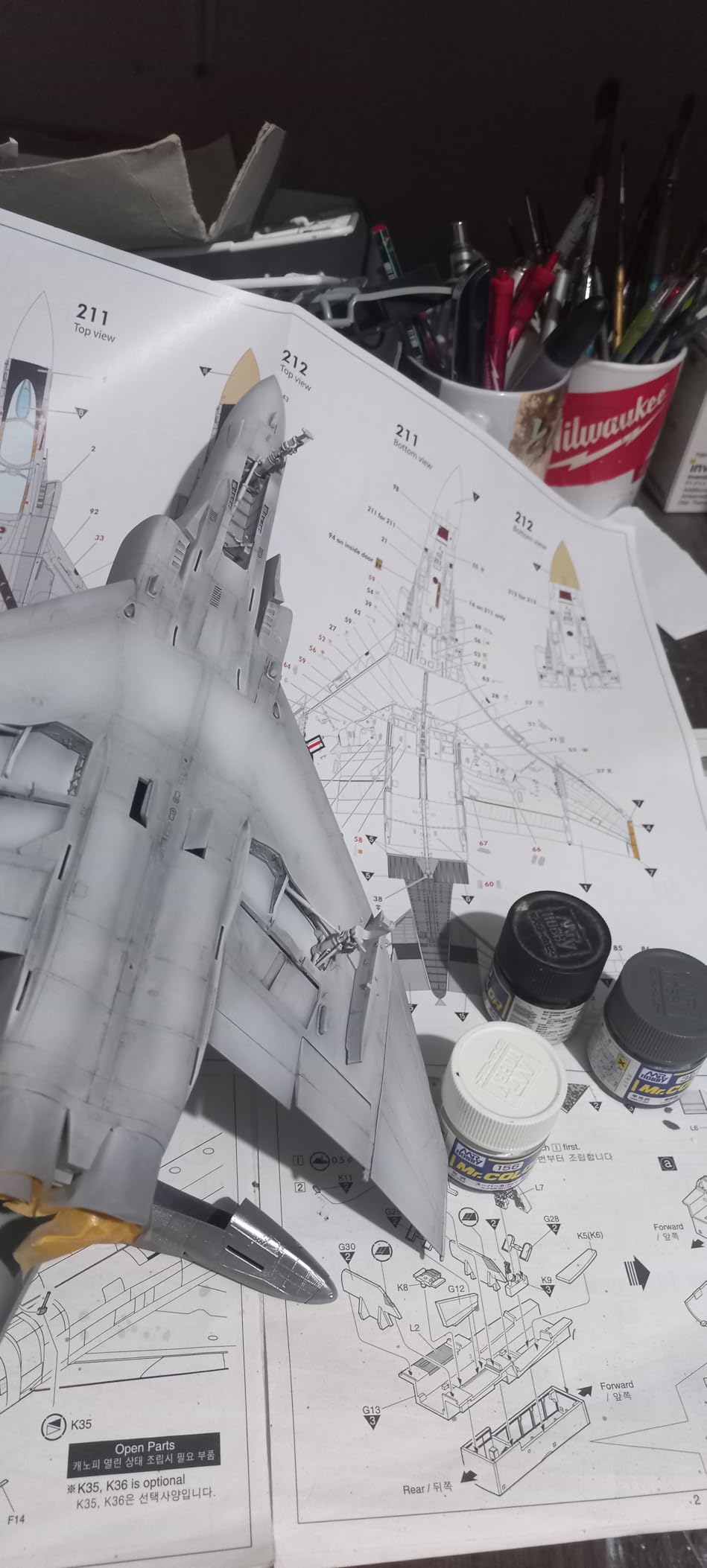 1/48 USN F-4J VF-84 Jolly Rogers 12305 with 3 Lifelike Pilot Figures - Plastic Model Kit customer photo 1