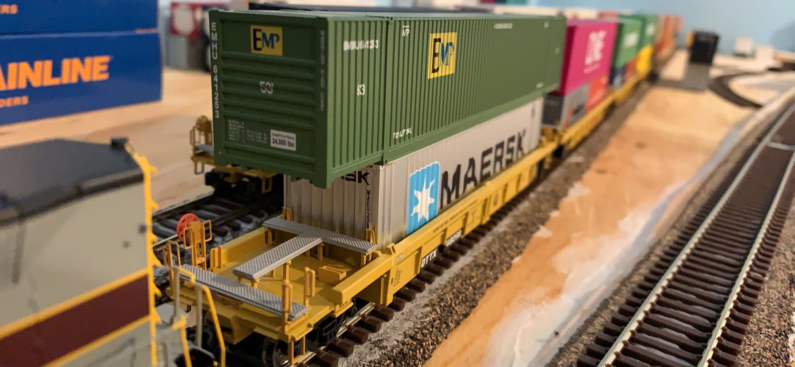 Walthers SceneMaster HO Scale Model of Canadian National (White, Black, Green) 53' Singamas Corrugated Side Container,949-8501 customer photo 2