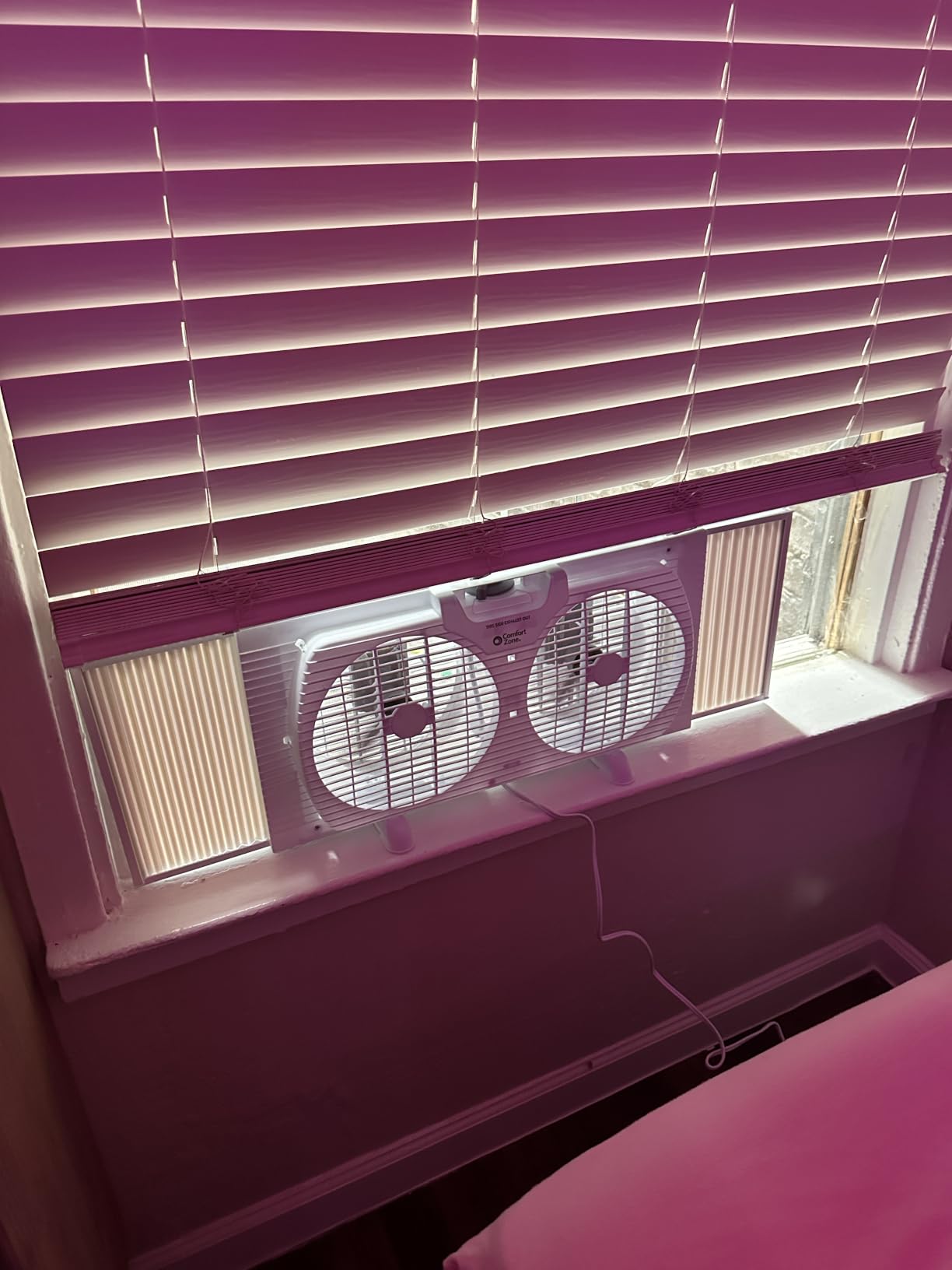 Comfort Zone Twin Window Fan with Reversible Airflow Control, 9 inch, Auto-Locking Expanders, 2 Speed Fan, Dual Fan, Exhaust, Airflow 9.84 ft/sec, Ideal for Home, Kitchen, Bedroom & Office, CZ319WT customer photo 2