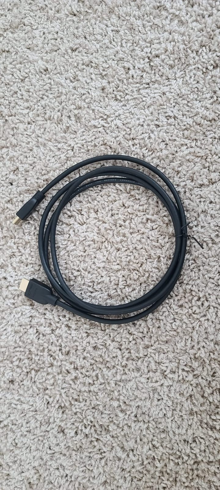 Amazon Basics HDMI Cable, 6ft, 4K@60Hz, High-Speed 4K HDMI 2.0 Cord with Ethernet, 18Gbps, 2160p, 48 bit, Compatible with TV/PS5/Xbox/Roku/Blu-ray, Black customer photo 2