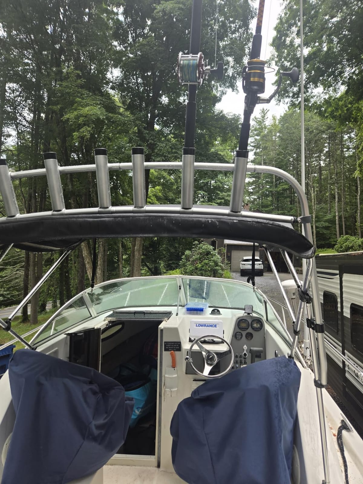 Oceansouth Clamp-On Fishing Rod Rack | Marine Grade Aluminum Rod Holder Storage Rack for Boats | Adjustable Rail Mount Rod Organizer customer photo 2