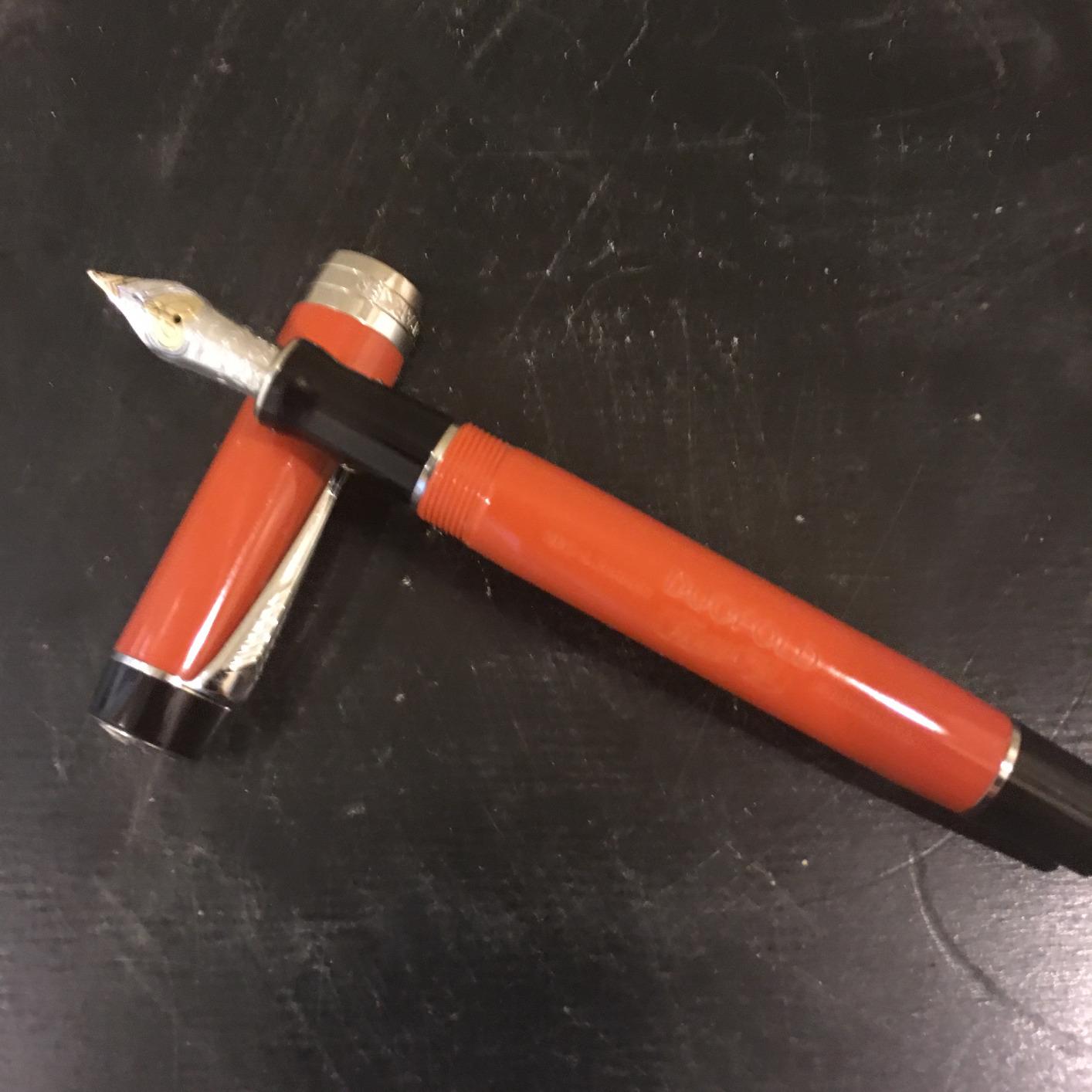 PARKER Duofold Centennial Fountain Pen, Classic Black with Gold Trim, Fine Solid Gold Nib, Black Ink and Convertor (1931381) customer photo 2