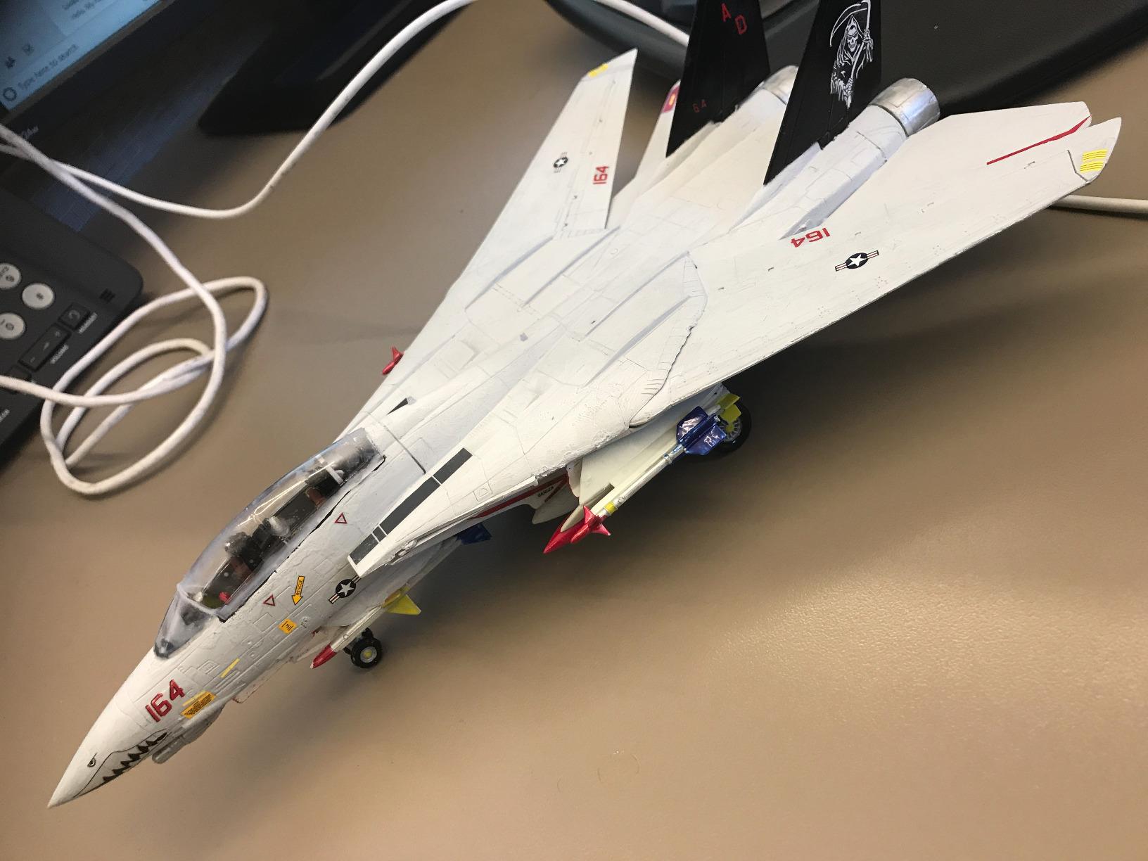 Revell F-14D Super Tomcat 03960 1:72 Scale Model Kit customer photo 2