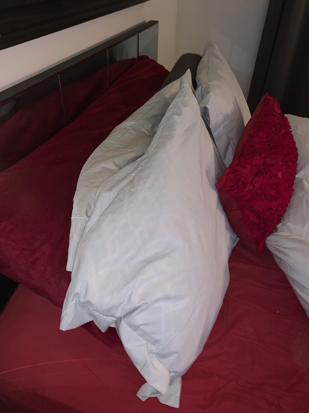 Mellanni Queen Fitted Sheet - Iconic Collection Bedding with up to 16 inch Deep Pocket, Soft & Cooling, Fade & Stain Resistant, 1 PC (Queen, White) customer photo 1