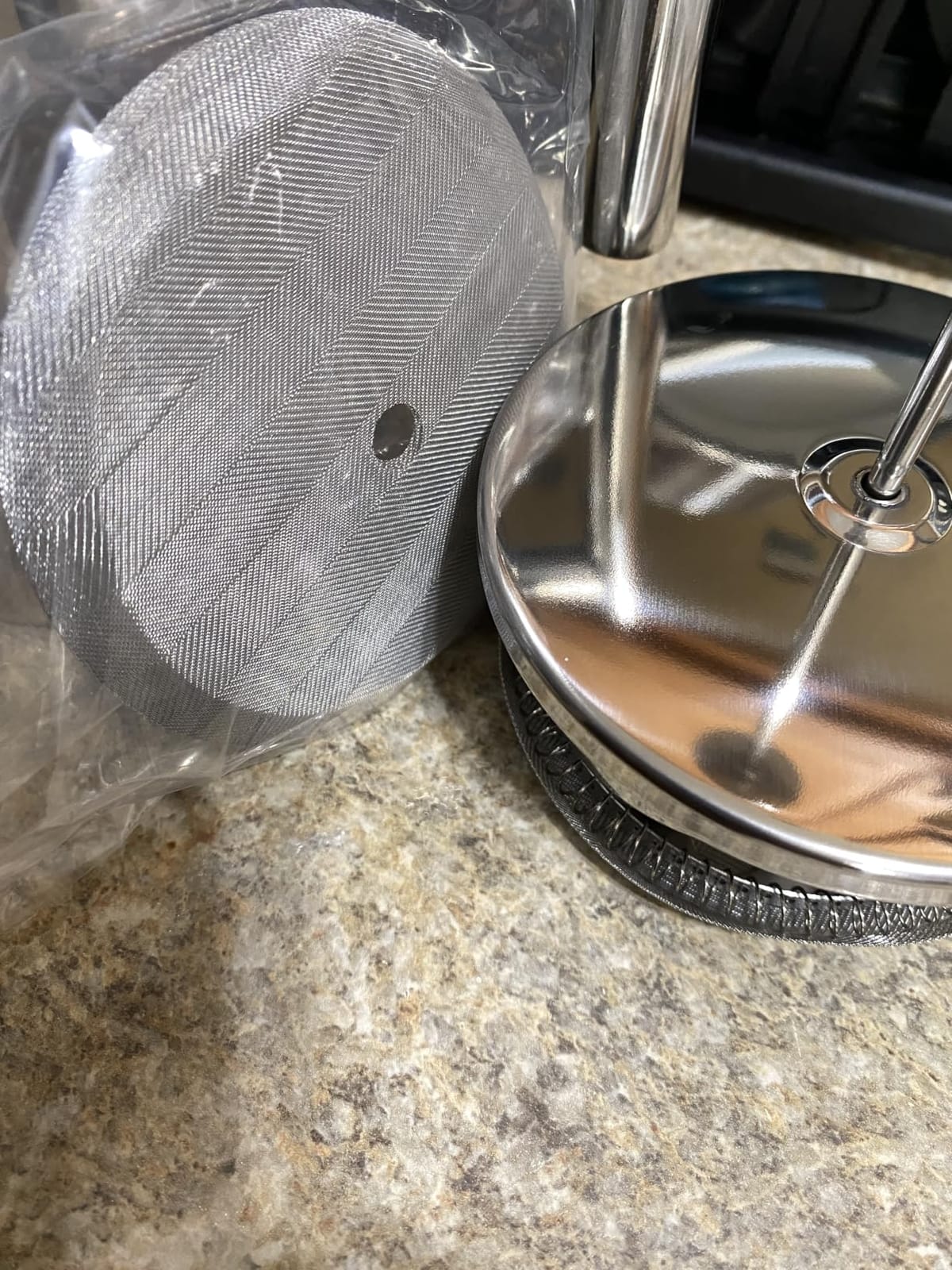 Utopia Kitchen 304 Grade Stainless Steel French Press 34 Oz, Silver | Double Wall Insulated Coffee Press with 4-Level Filtration System, Include 2 Extra Filters, Rust-Free, Dishwasher Safe customer photo 1